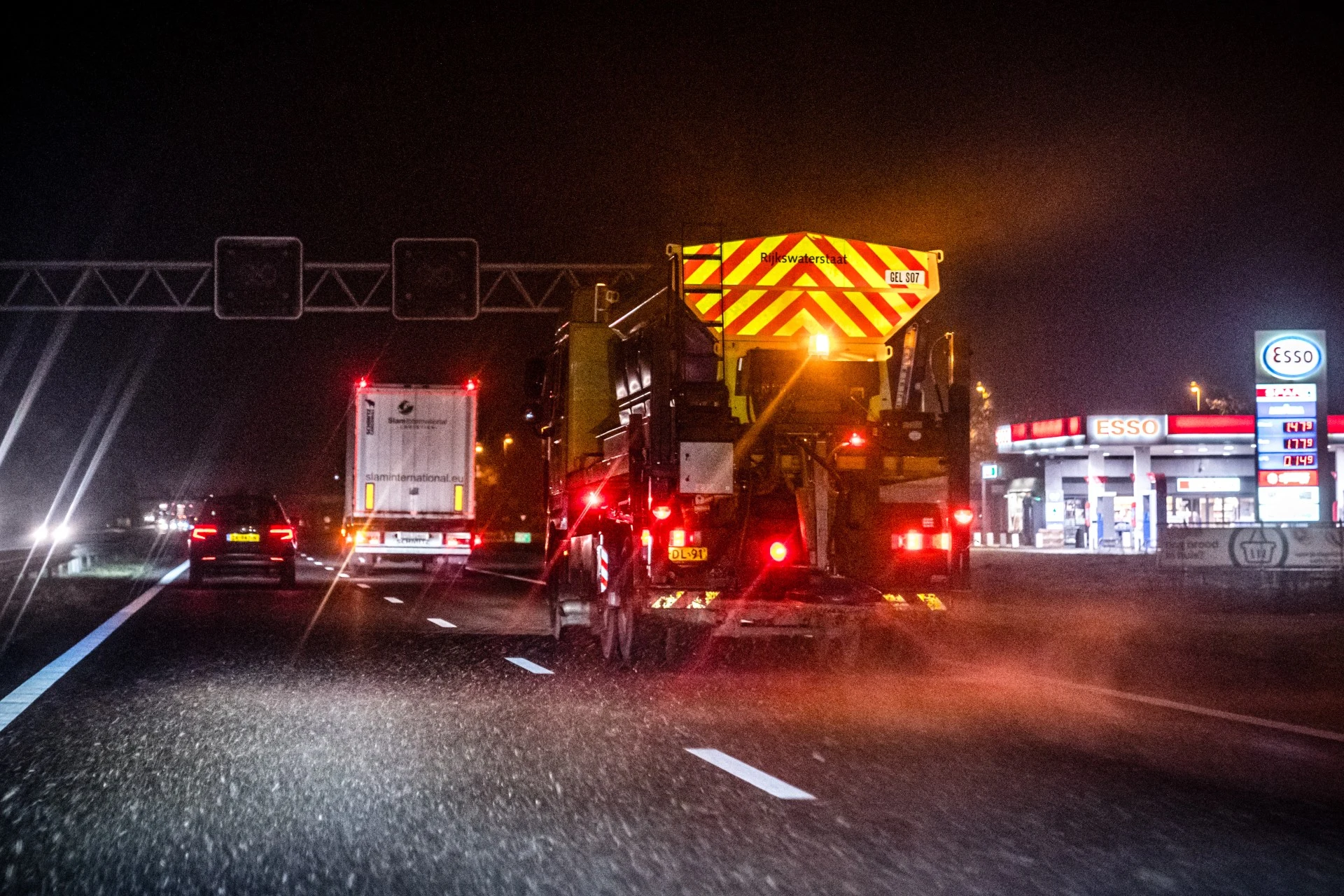 Code geel in groot deel van Nederland door gladheid, later volop zon