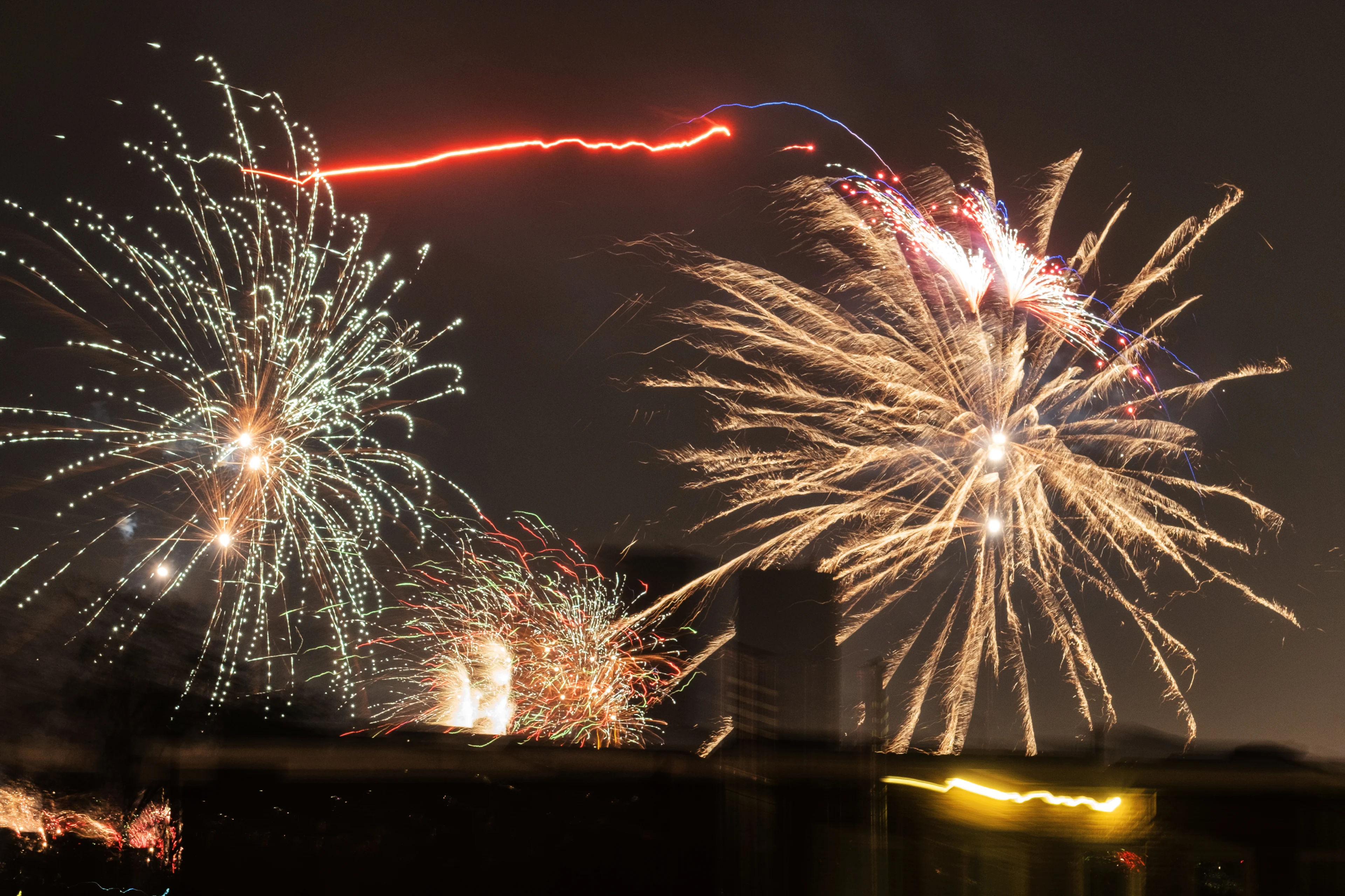 Eerste vuurwerkshows al afgelast vanwege harde wind