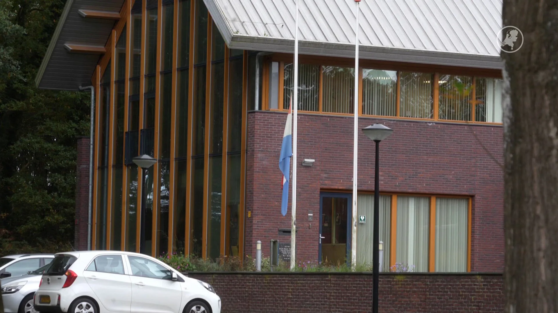 Vlaggen halfstok bij kazerne vanwege omgekomen militair