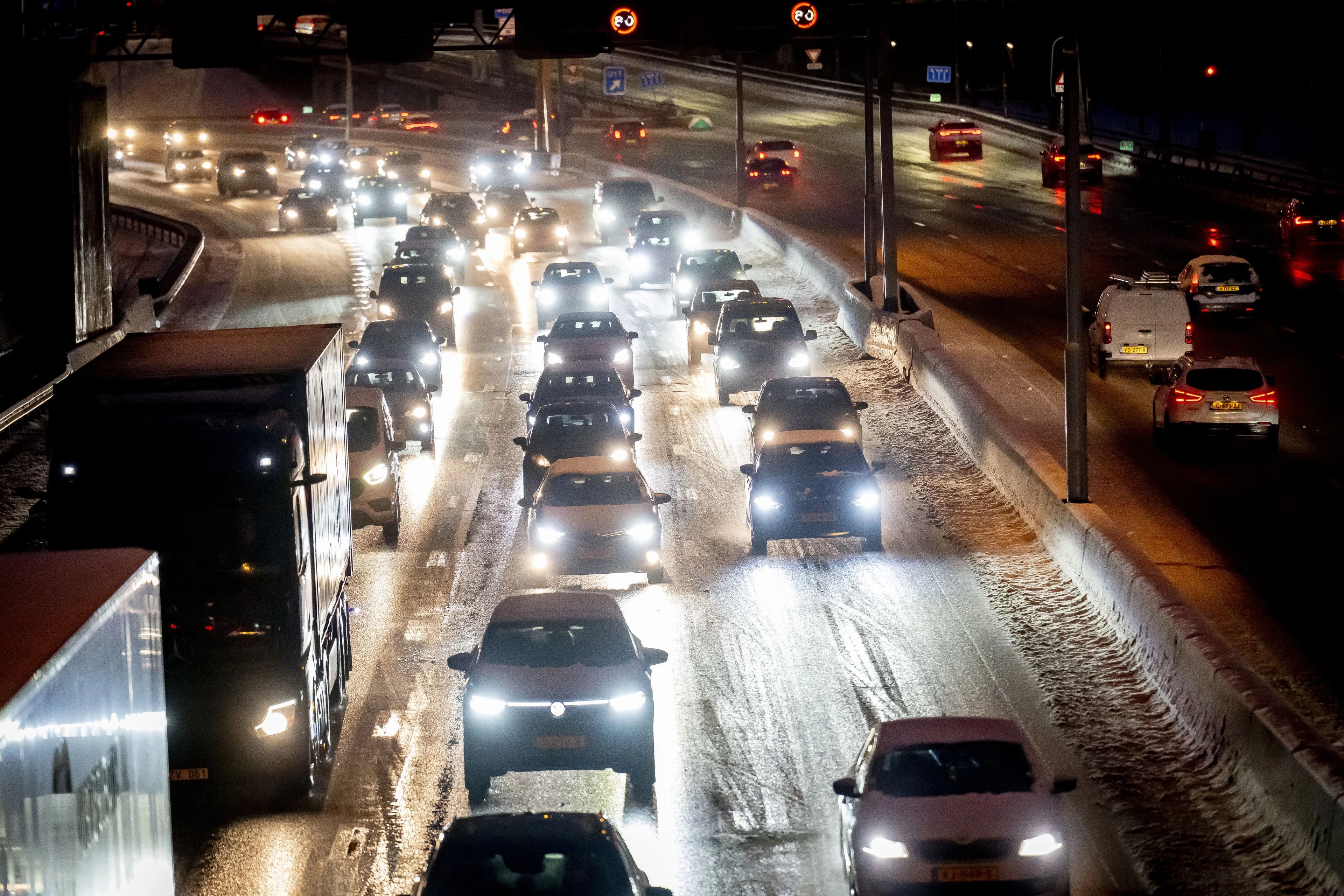 Winterweer zorgt voor extra drukte in ochtendspits: tot 800 kilometer file