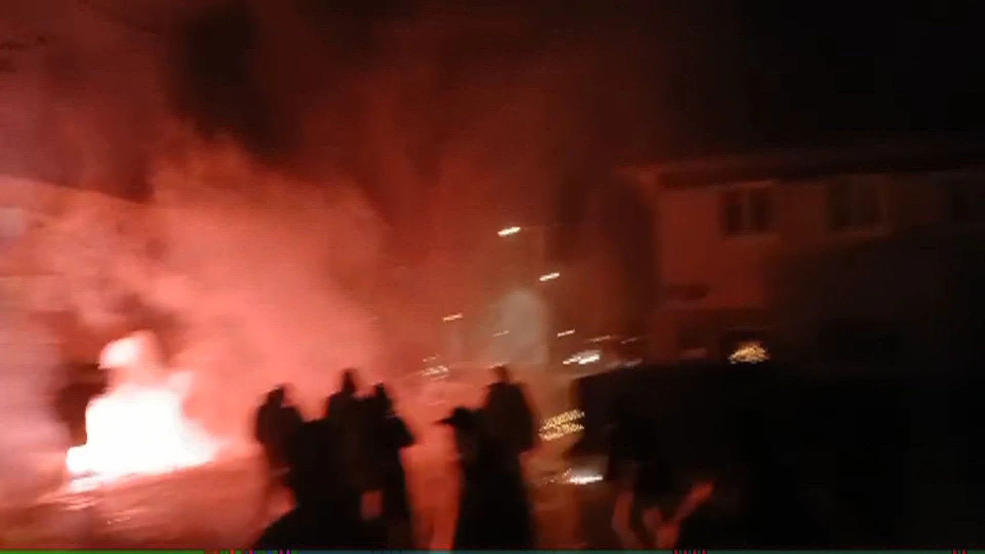 ME weer in Floradorp vanwege brandje, zes personen aangehouden