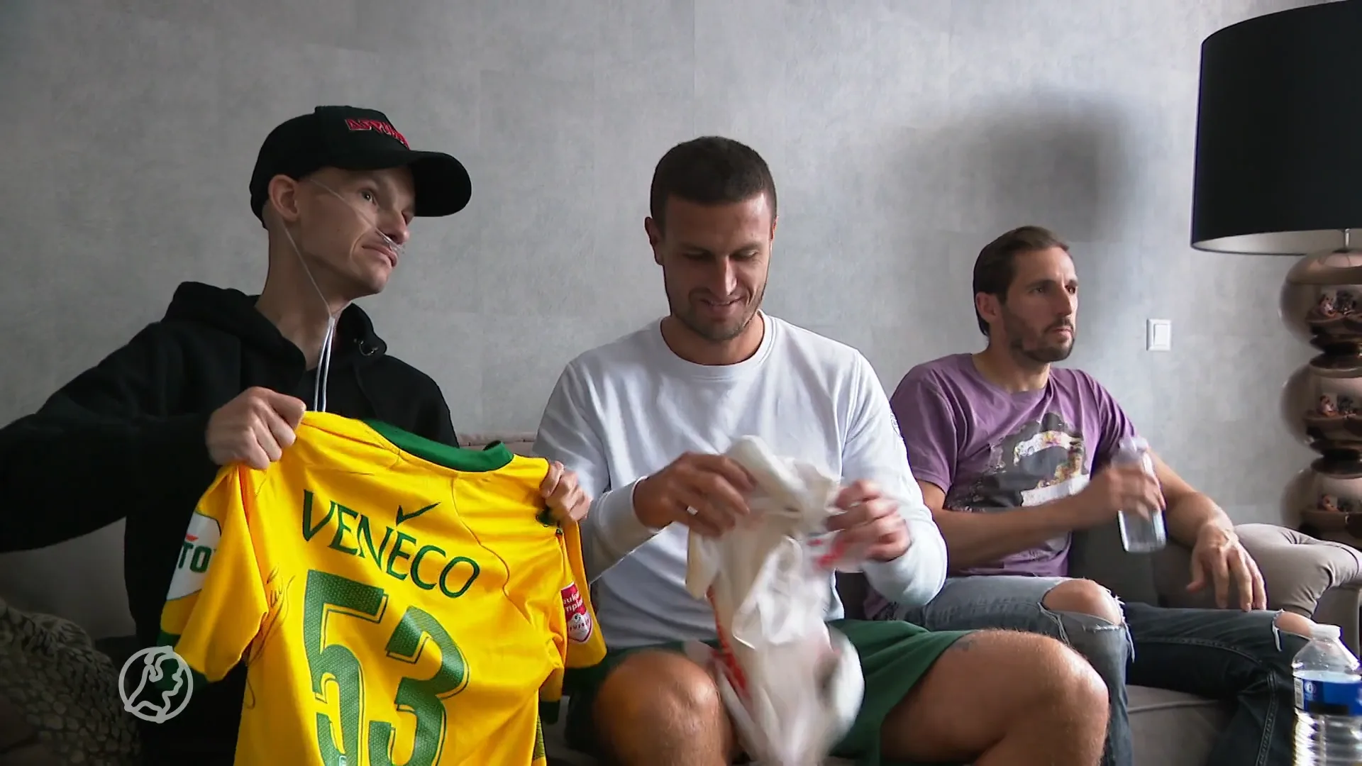 Ongeneeslijk zieke Dani (21) heeft voetbalshirts van alle grote spelers: 'Ik wil alleen Cruijff nog'