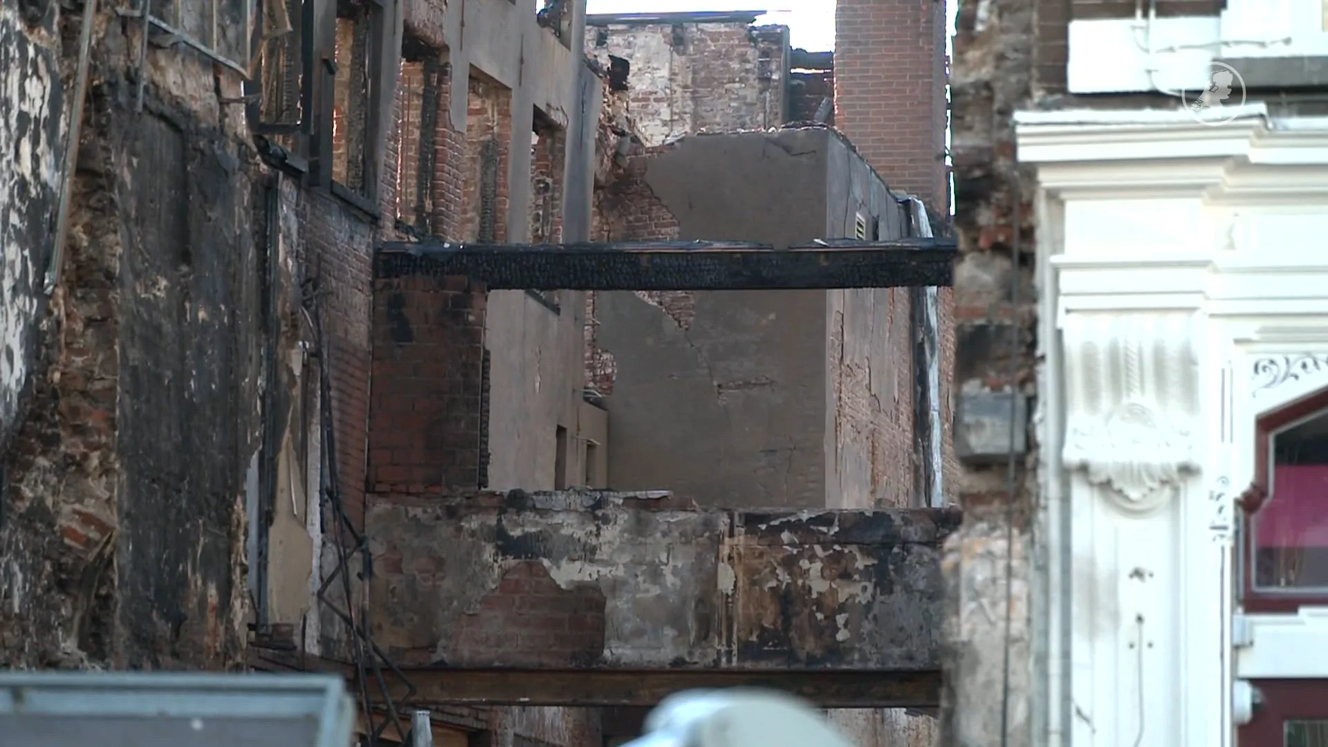 Burgemeester Marcouch bezoekt gebied in centrum Arnhem na brand