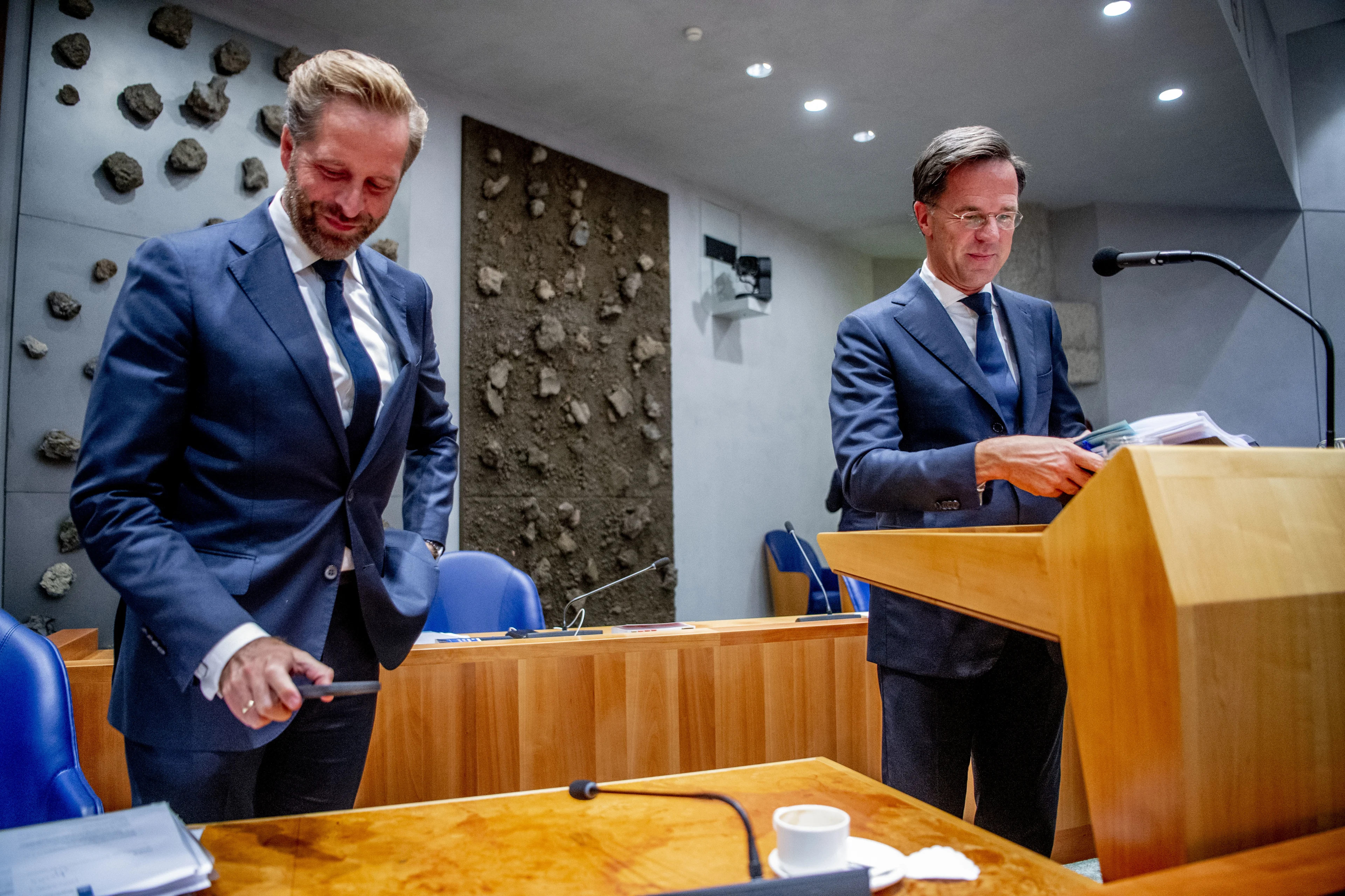 Kamer debatteert over uitbreiding coronapas en mondkapjesplicht