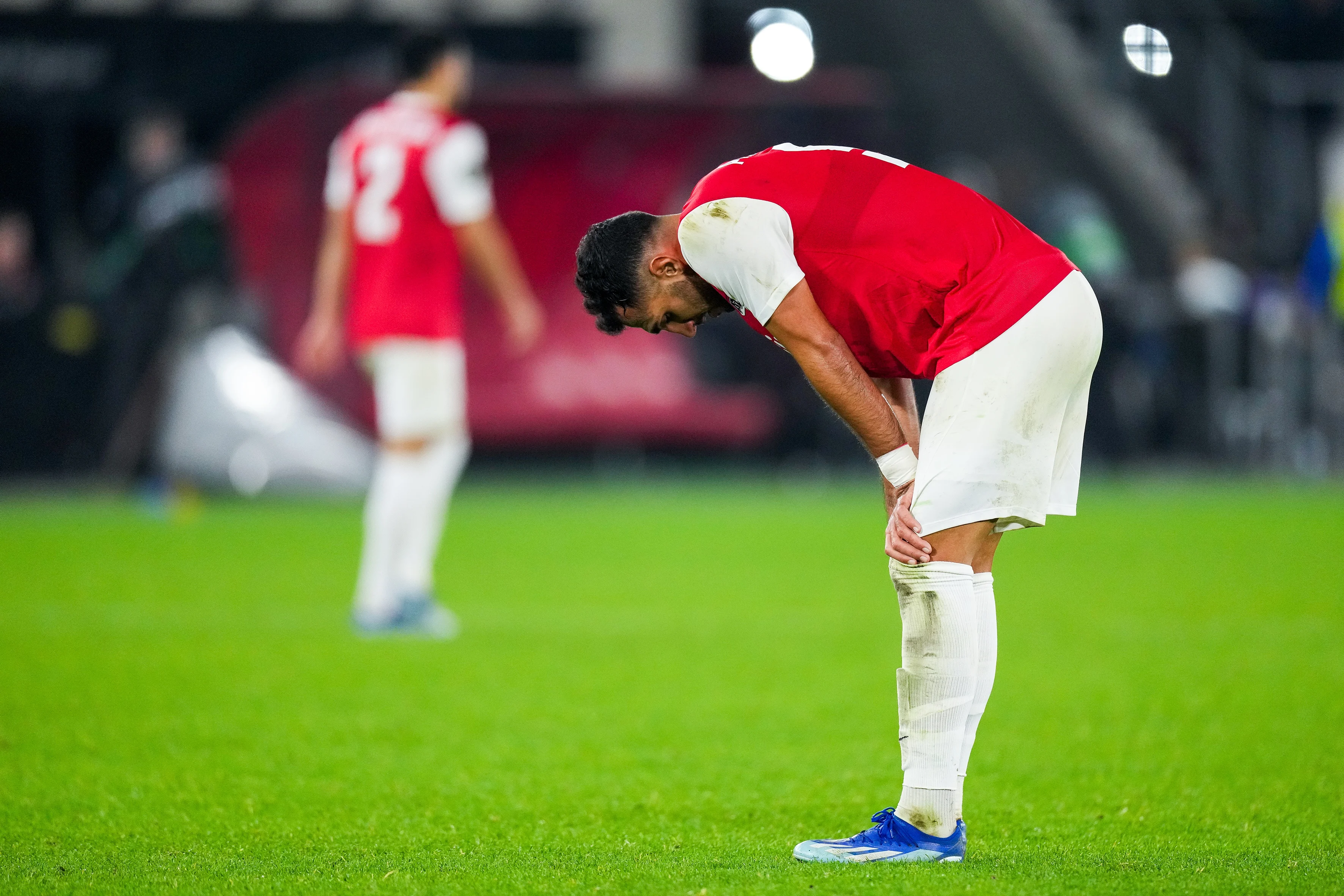 AZ maakt te veel fouten en verliest ruim van Aston Villa 