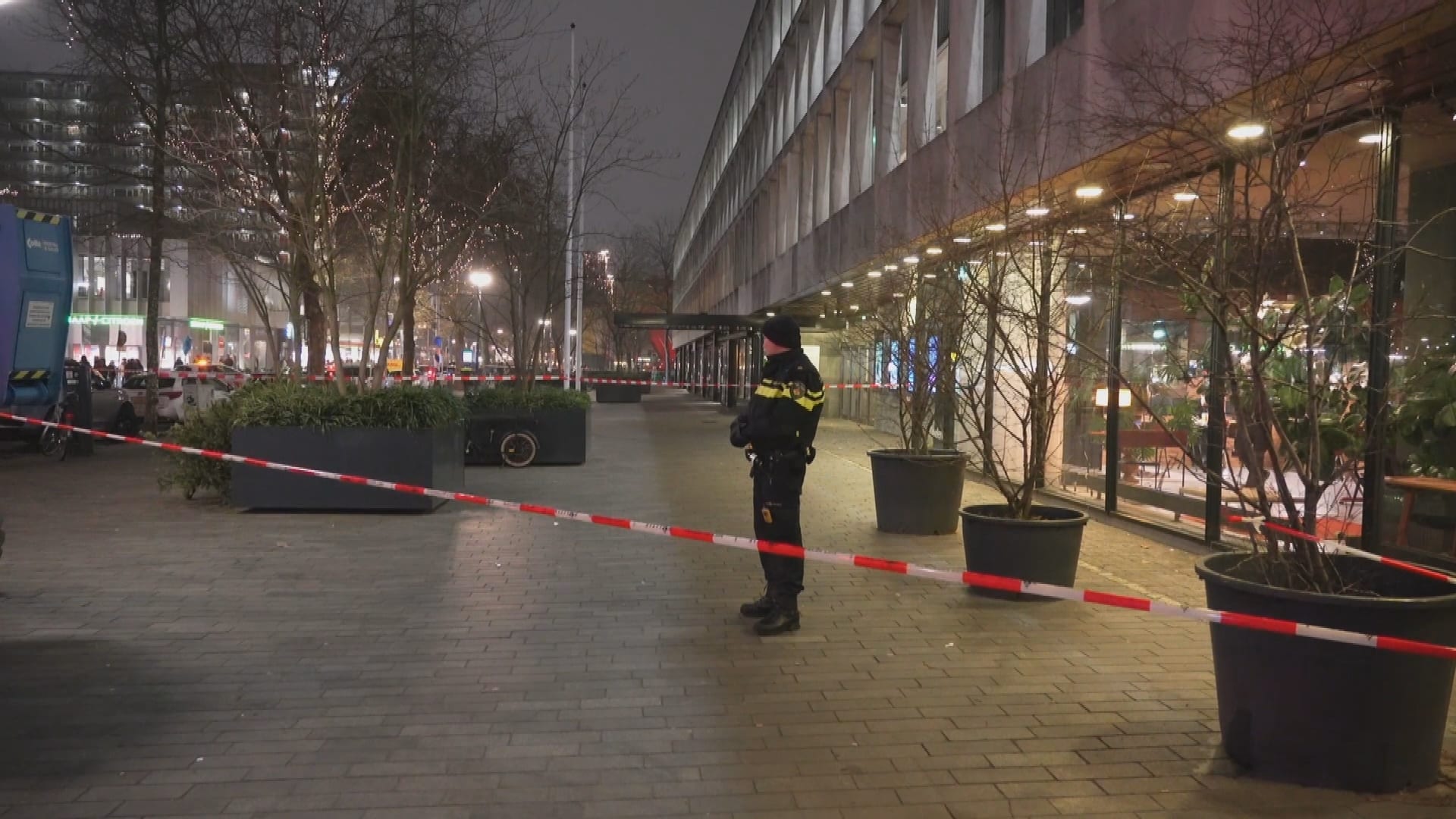 Man zwaargewond bij steekpartij in Rotterdam, twee verdachten aangehouden