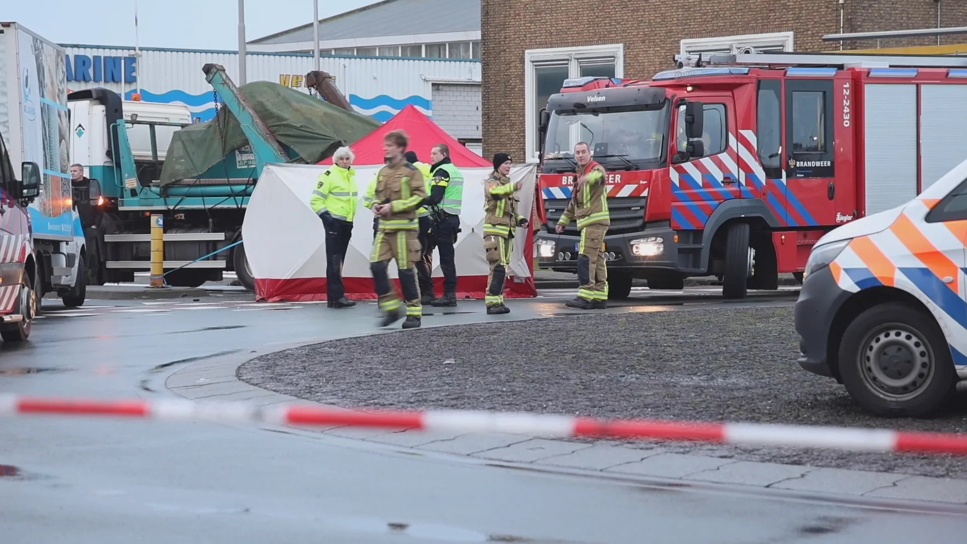 Fietsster (22) dood na aanrijding met vrachtwagen in IJmuiden