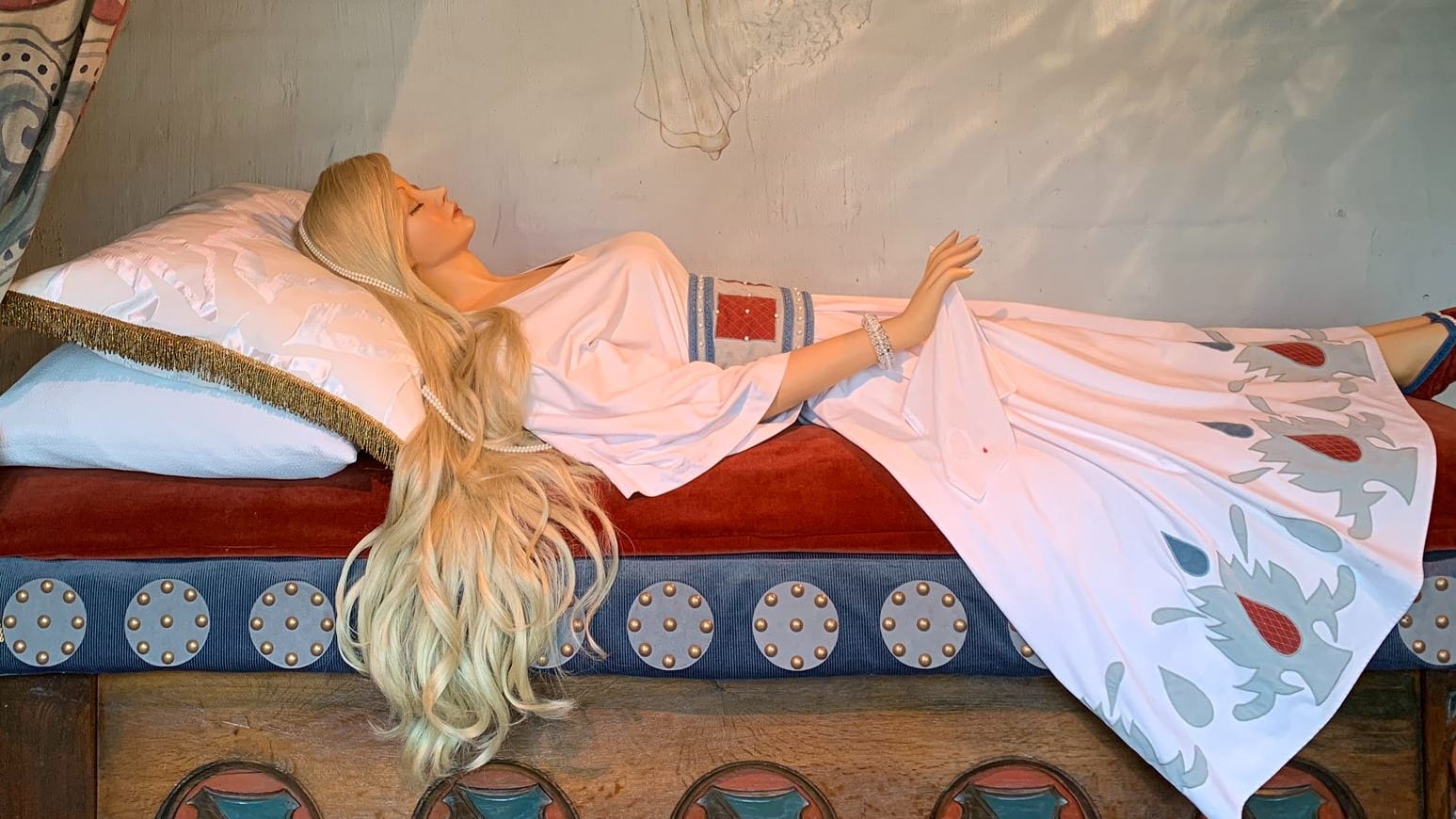 Borstvergroting van Doornroosje doet wenkbrauwen van Efteling-bezoekers fronsen