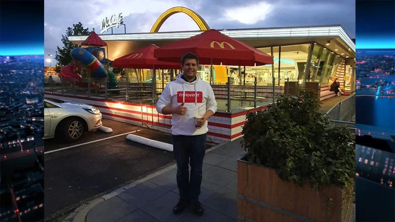 Vijftig jaar McDonald's, deze superfans mag je ervoor wakker maken
