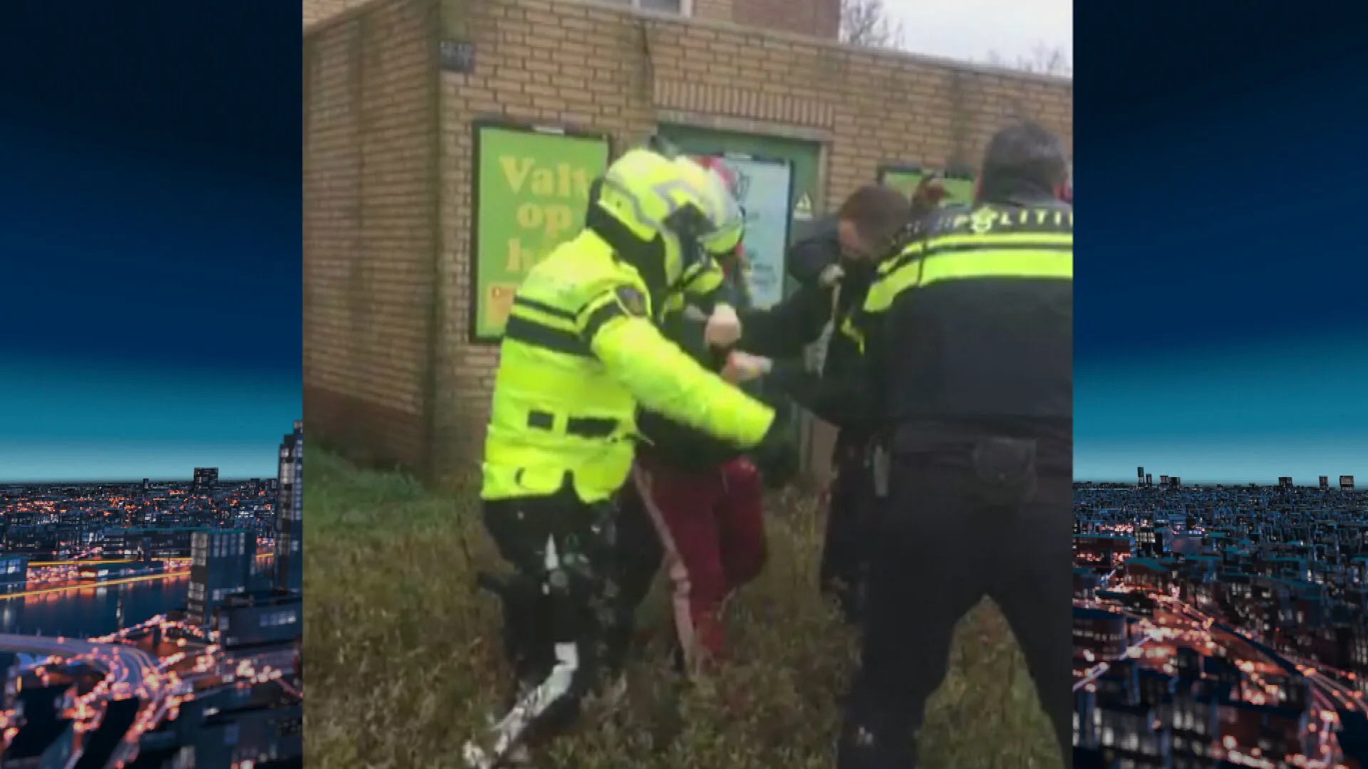 Peuters zien hoe vader vuistslagen van agent krijgt: 'Ze hebben alleen maar lopen huilen en gillen'