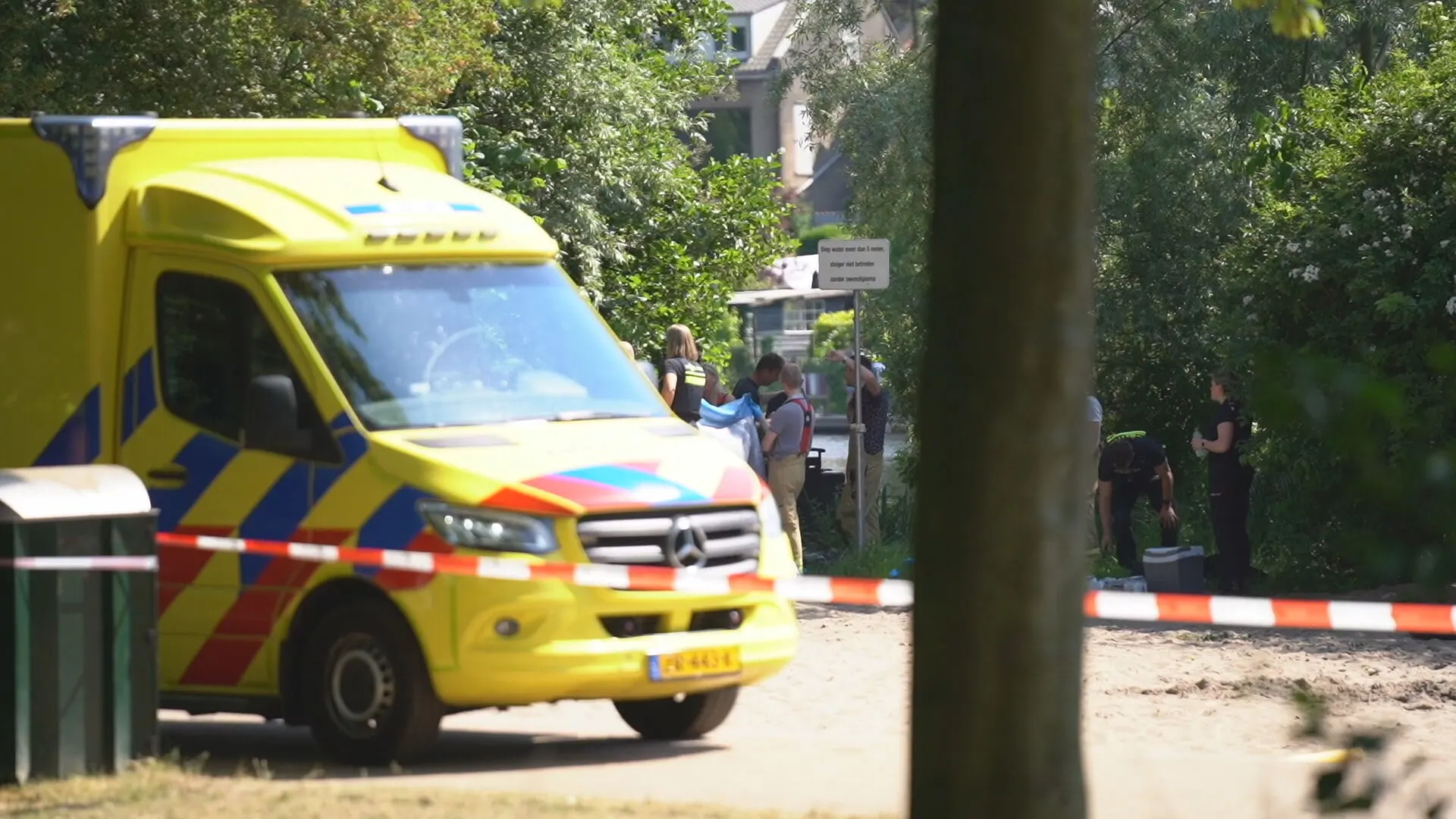 Meisje (13) dat uit water in Alblasserdam is gehaald overleden: 'Ontzettend triest'