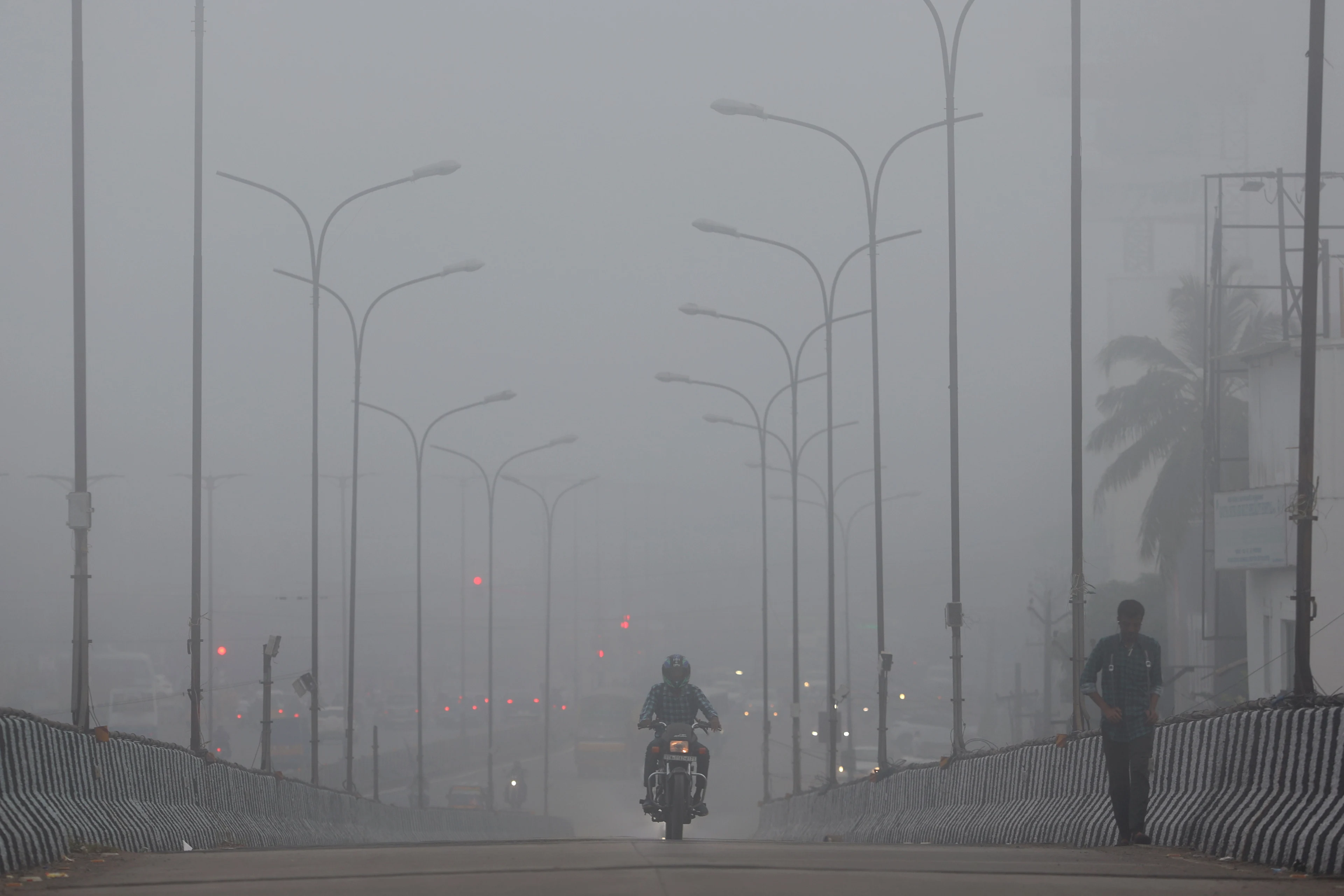 Vanavond nog de weg op? KNMI waarschuwt Noord-Nederland voor windstoten tot 90 km/u