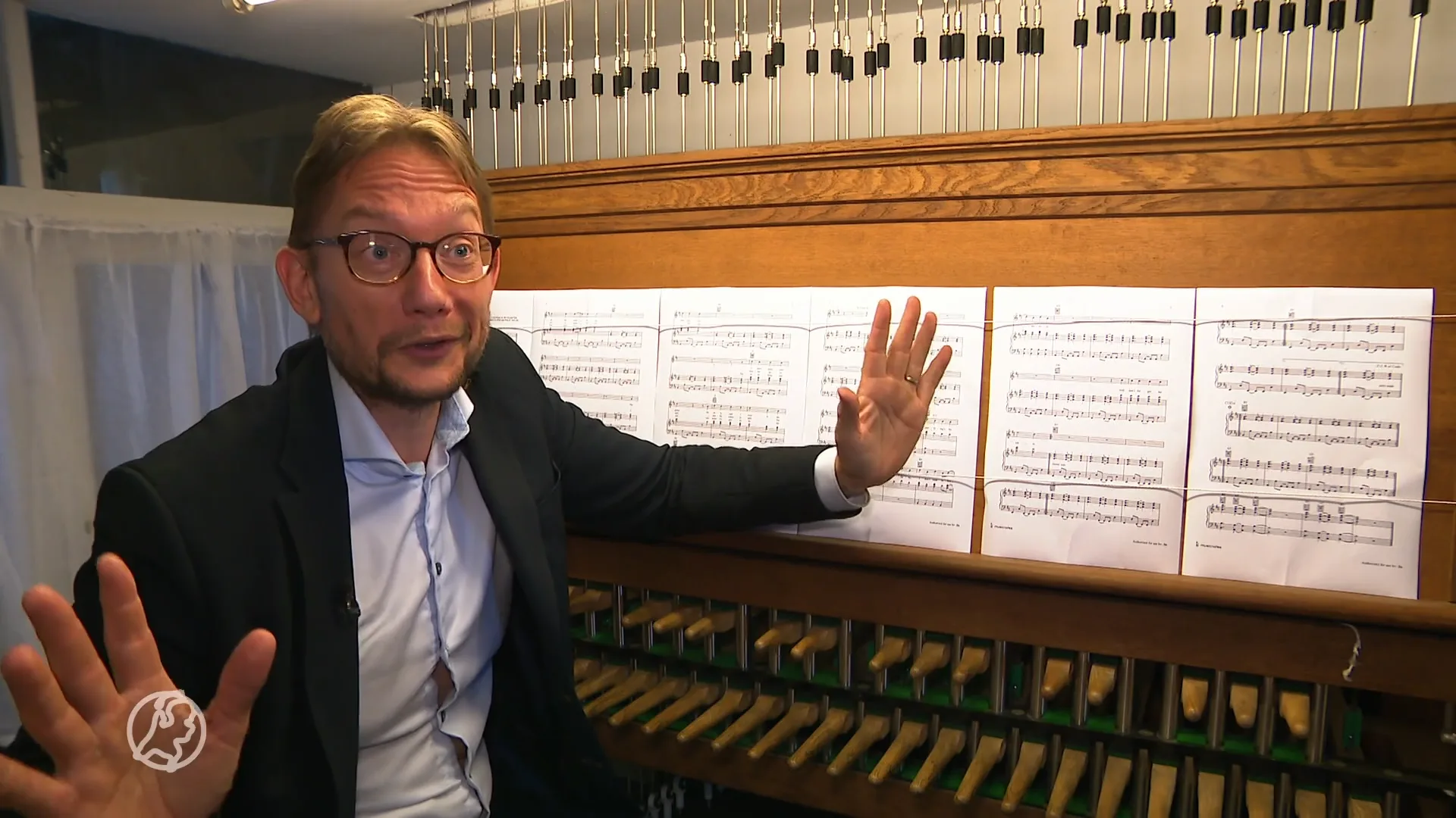 Frank en Jitse gaan 'viral' door cover van Motörhead op de carillon