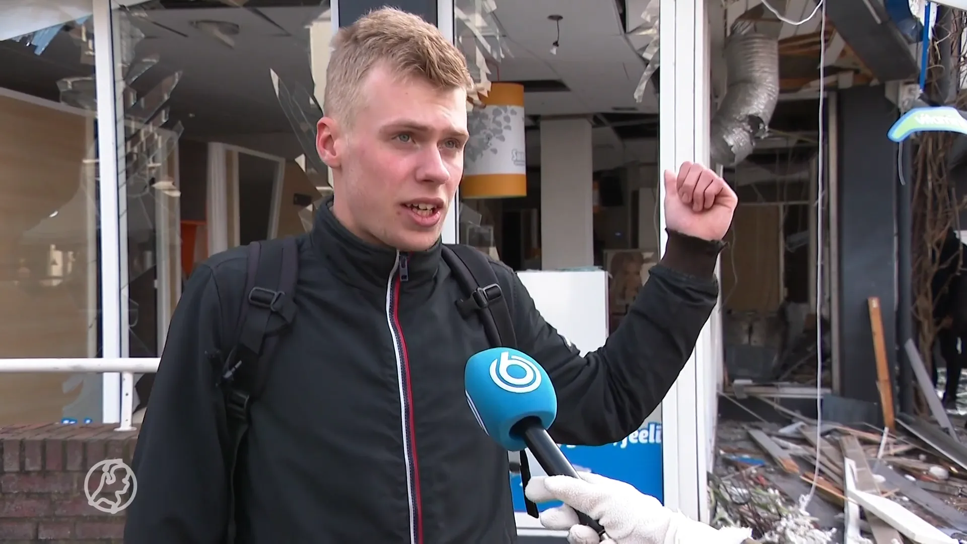 Leeuwarden schrikt op van plofkraak: overal bankbiljetten op straat