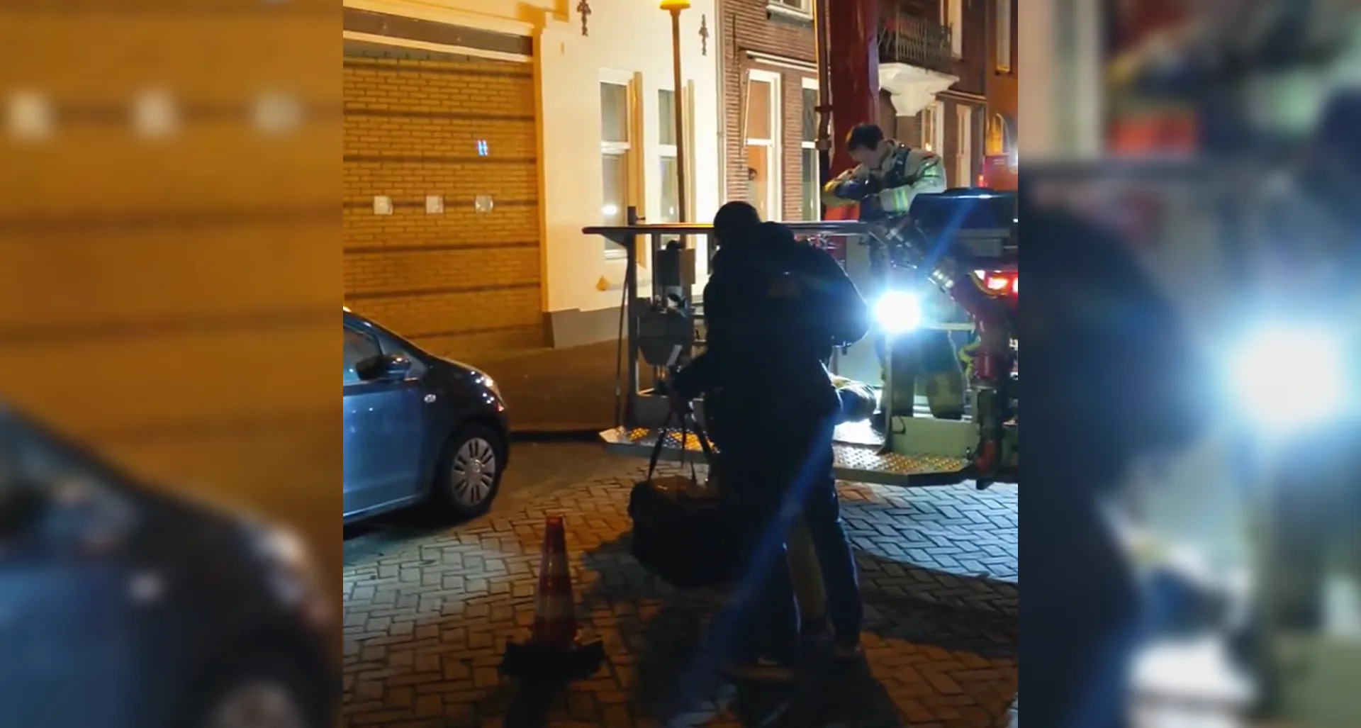 Brandweer Eindhoven haalt kater Charlie na 24 uur uit schoorsteen