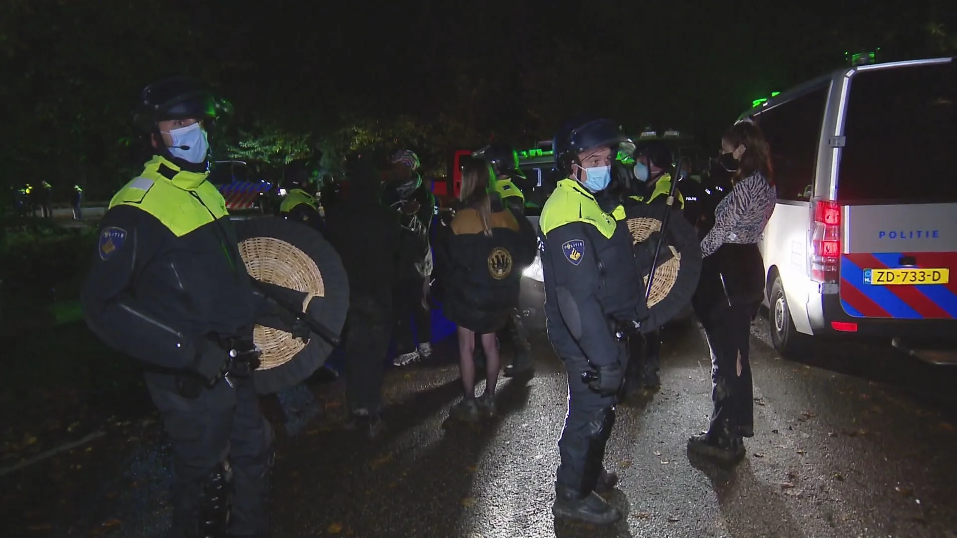 ME beëindigt illegaal feest in Limburgs bosgebied: 'Die 95 euro boete was het helemaal waard'