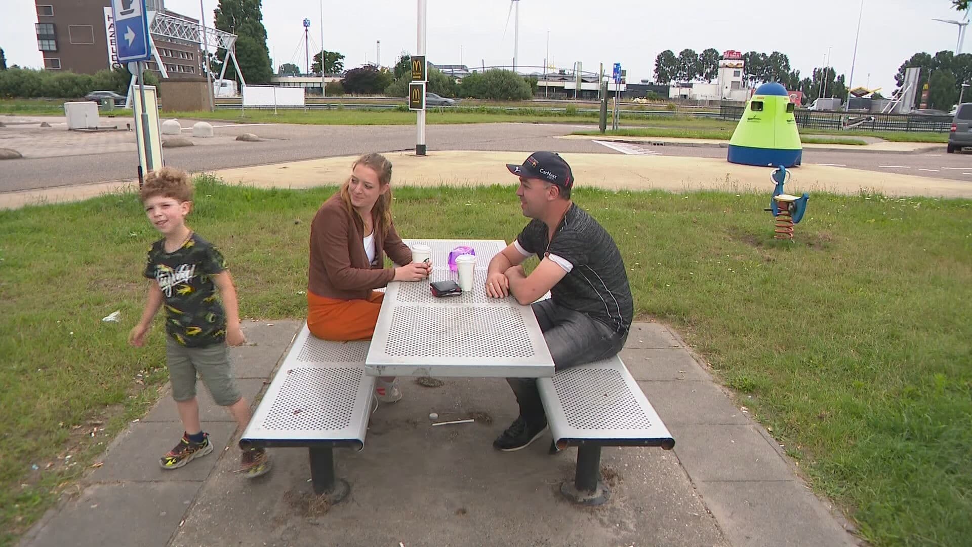 Kampeerders bij grensovergang Hazeldonk maken zich niet druk: 'Maar ik wacht nog wel op mijn testuitslag'