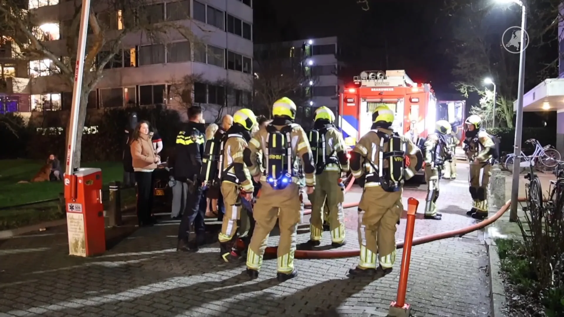 Appartementencomplex ontruimd na brand in Leiden: bewoners met ladderwagen gered