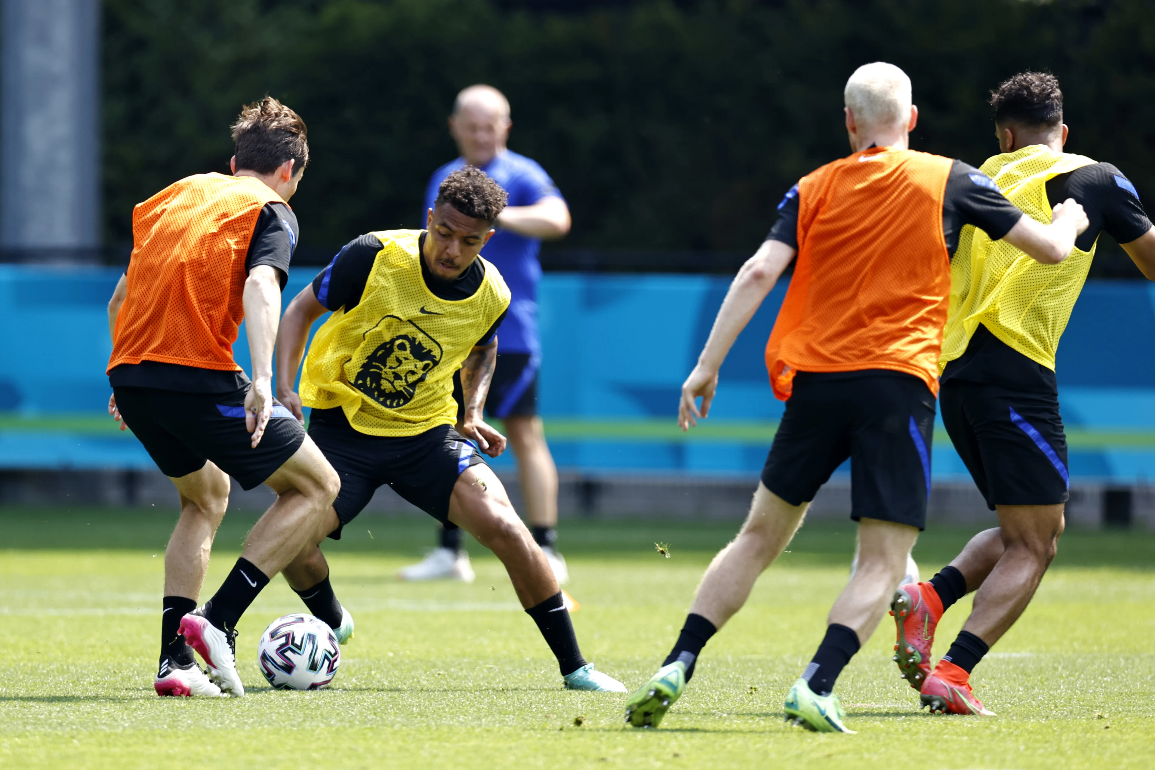 Oranje start met Malen en De Roon tegen Tsjechië