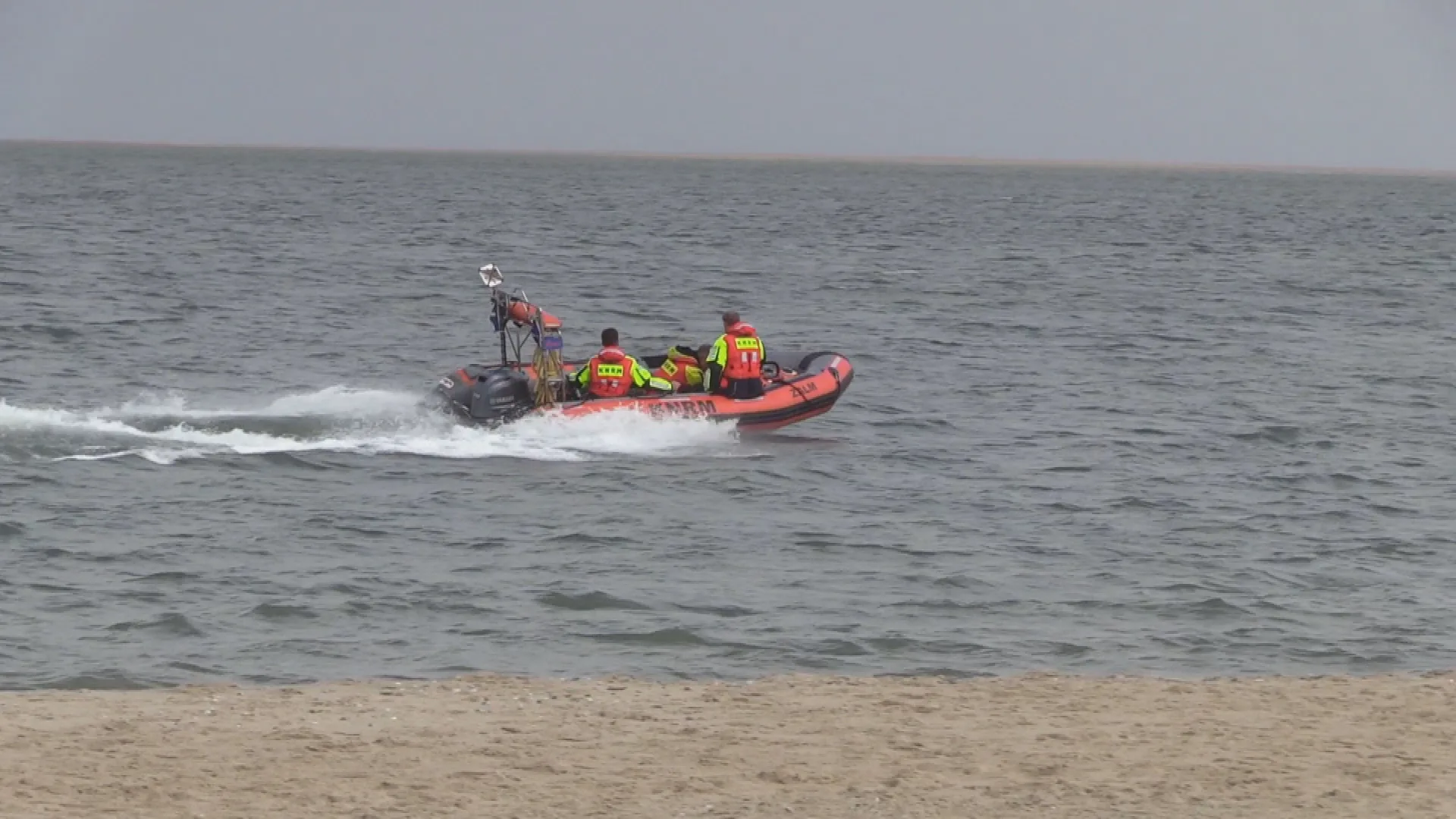'Surfer komt kilometers van kust Texel in de problemen, zit vast op wad'