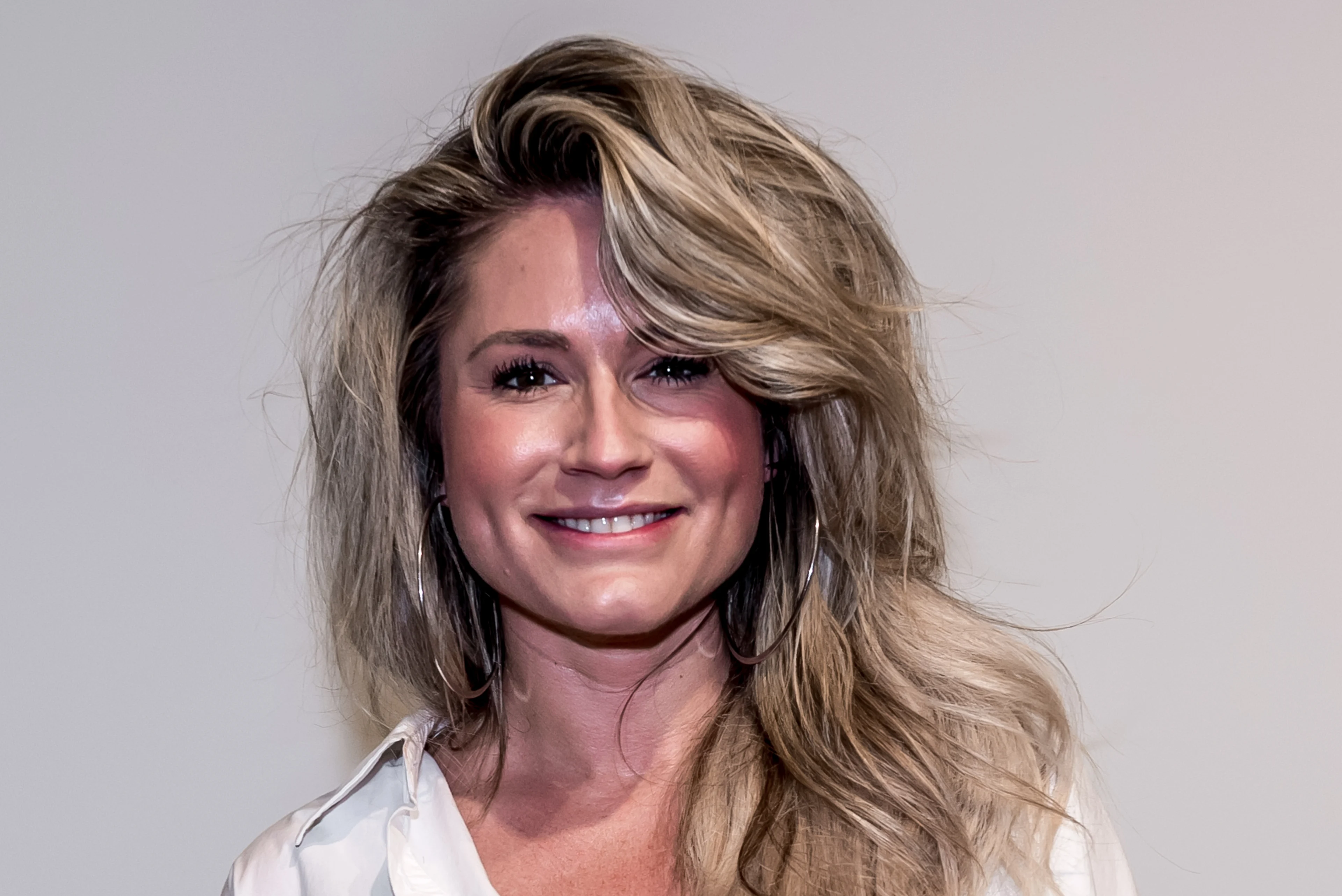 Inspectie start onderzoek naar vliegreis Nikkie Plessen: zoontje (7) achter stuur