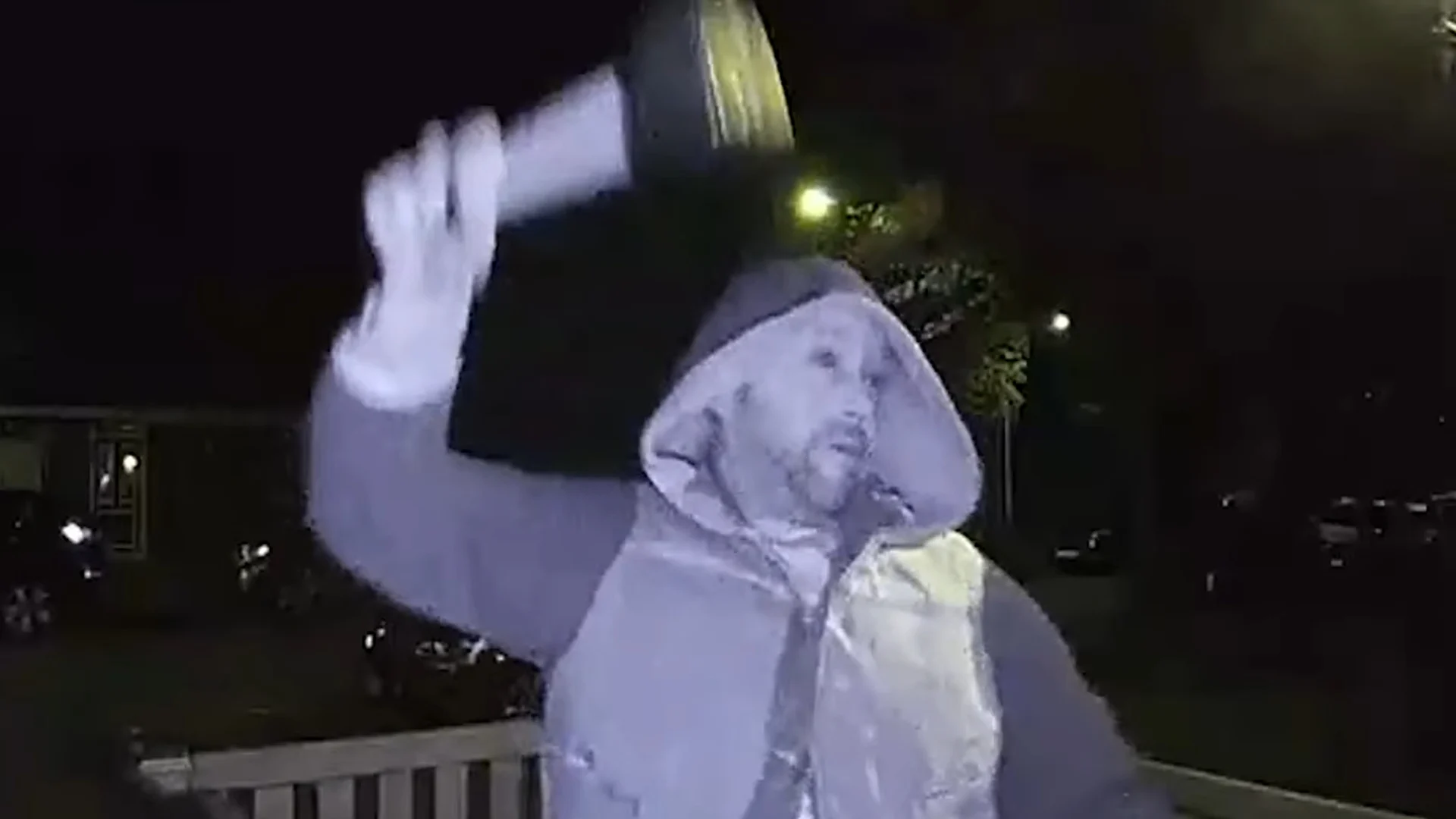 Politie zoekt man met hamer die Haarlems gezin terroriseert