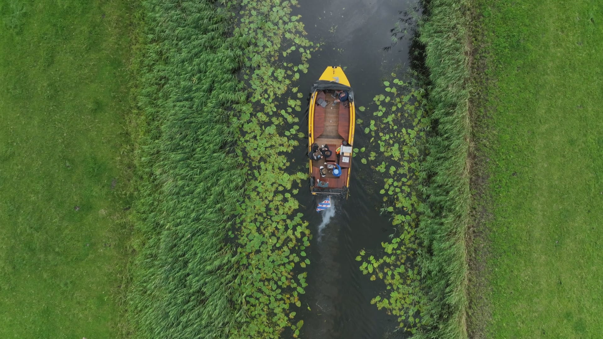 Soep aan waterplanten en achterstallig onderhoud aan vaart isoleert Friese dorpen