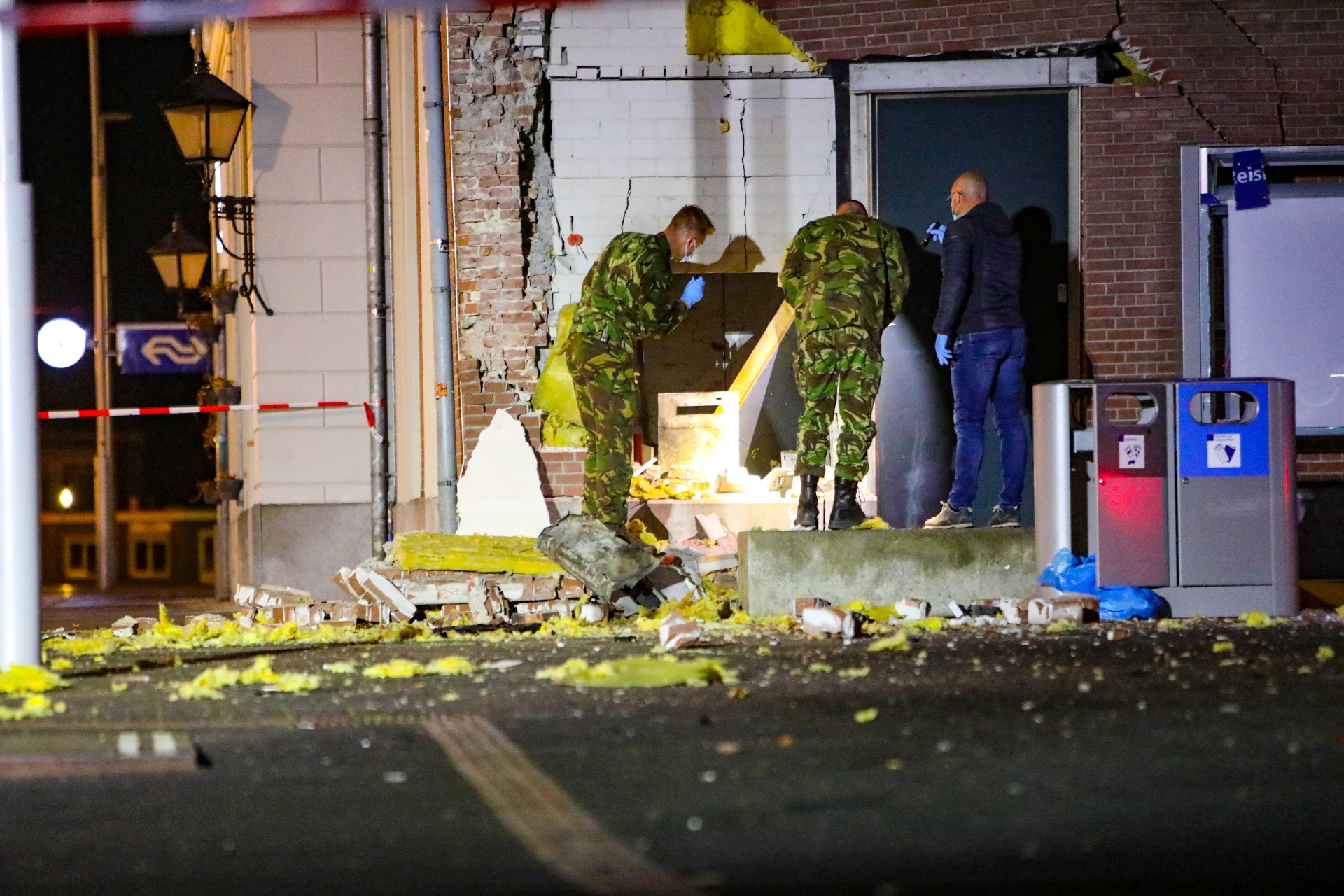 Plofkraak veroorzaakt enorme ravage bij station Apeldoorn