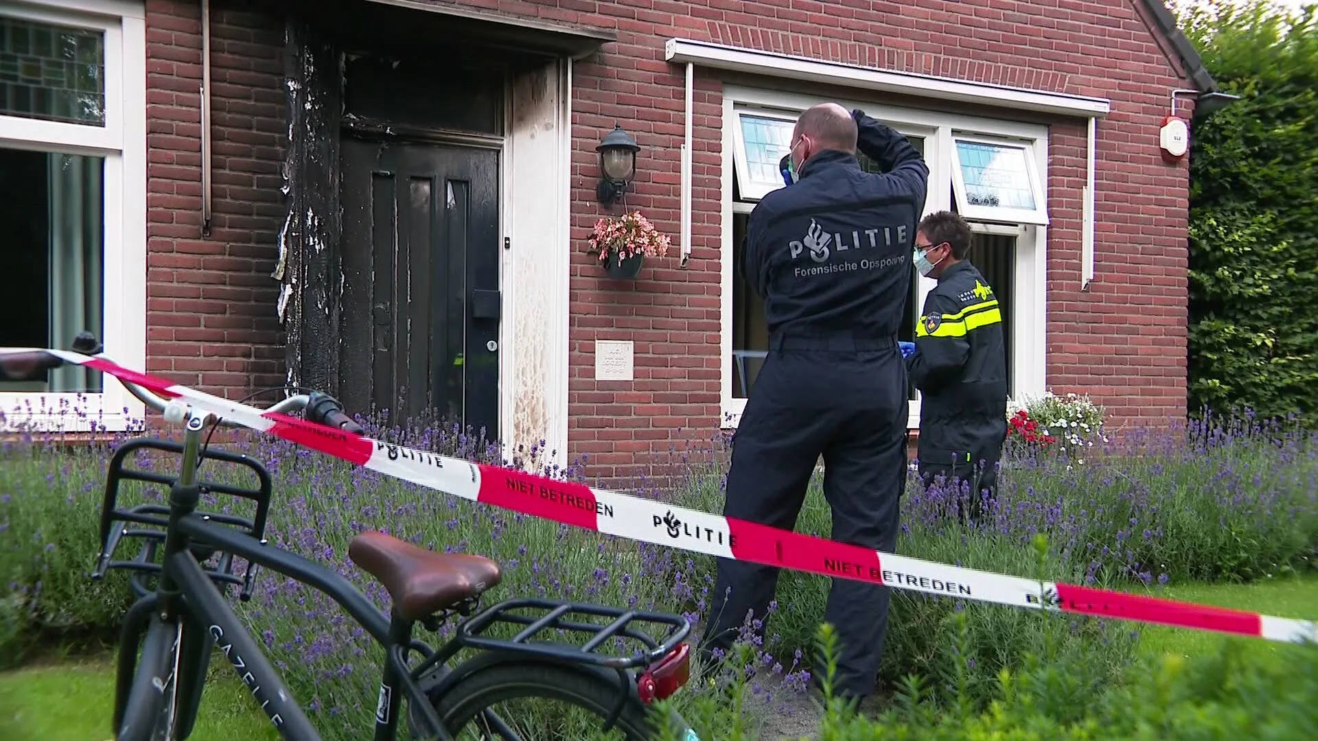 Voordeur woning in Hedel in brand: 'Dit is duidelijk een aanslag'