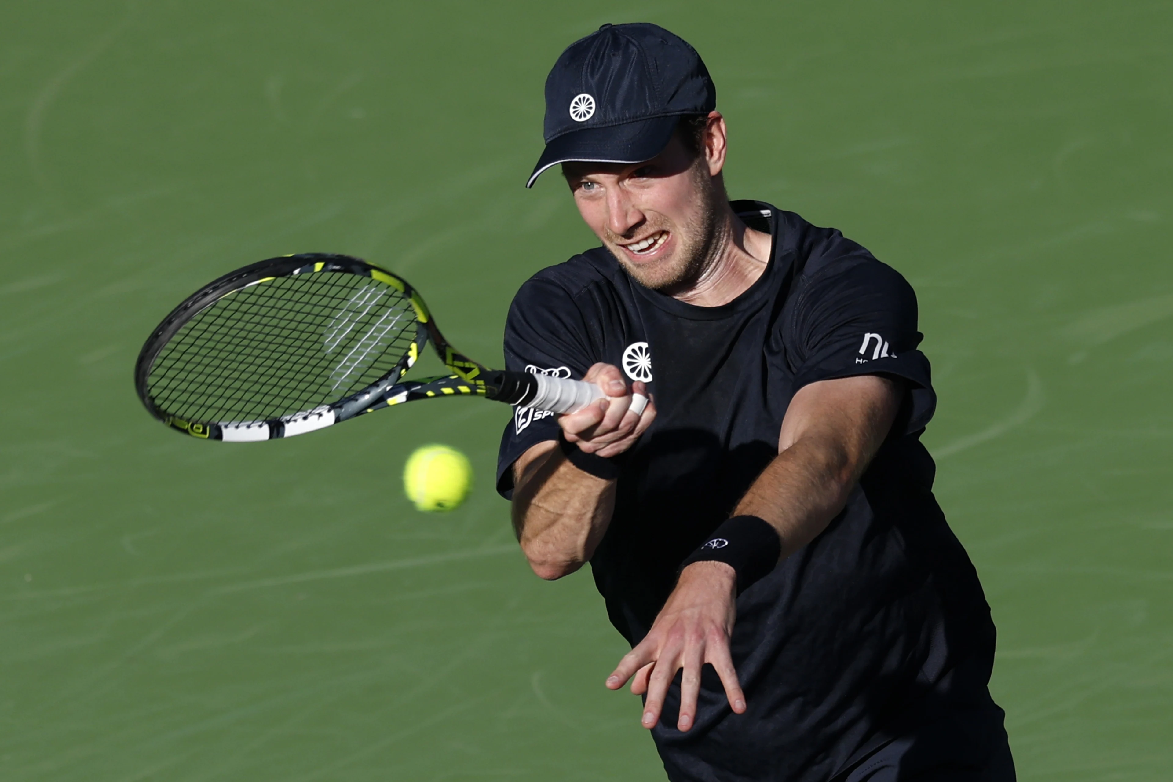 Van de Zandschulp stunt met zege op Djokovic