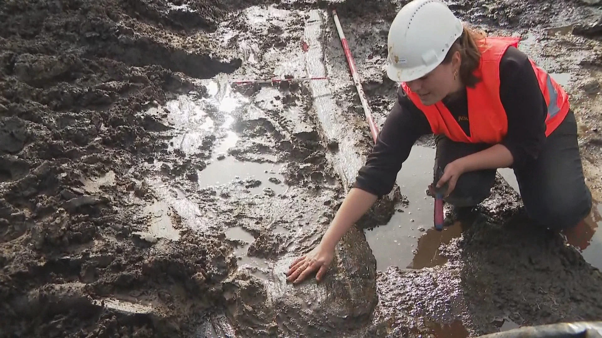 Prehistorische vondst: eeuwenoude boomstamkano gevonden bij school Esch