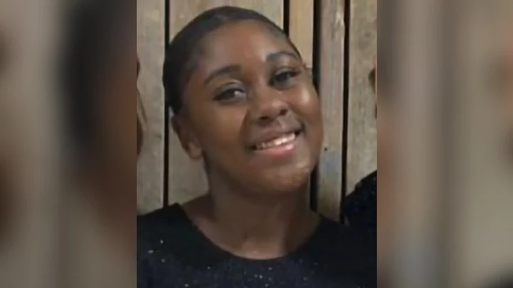 Loes (15) al bijna drie weken vermist, laatst gezien op kermis in Rotterdam