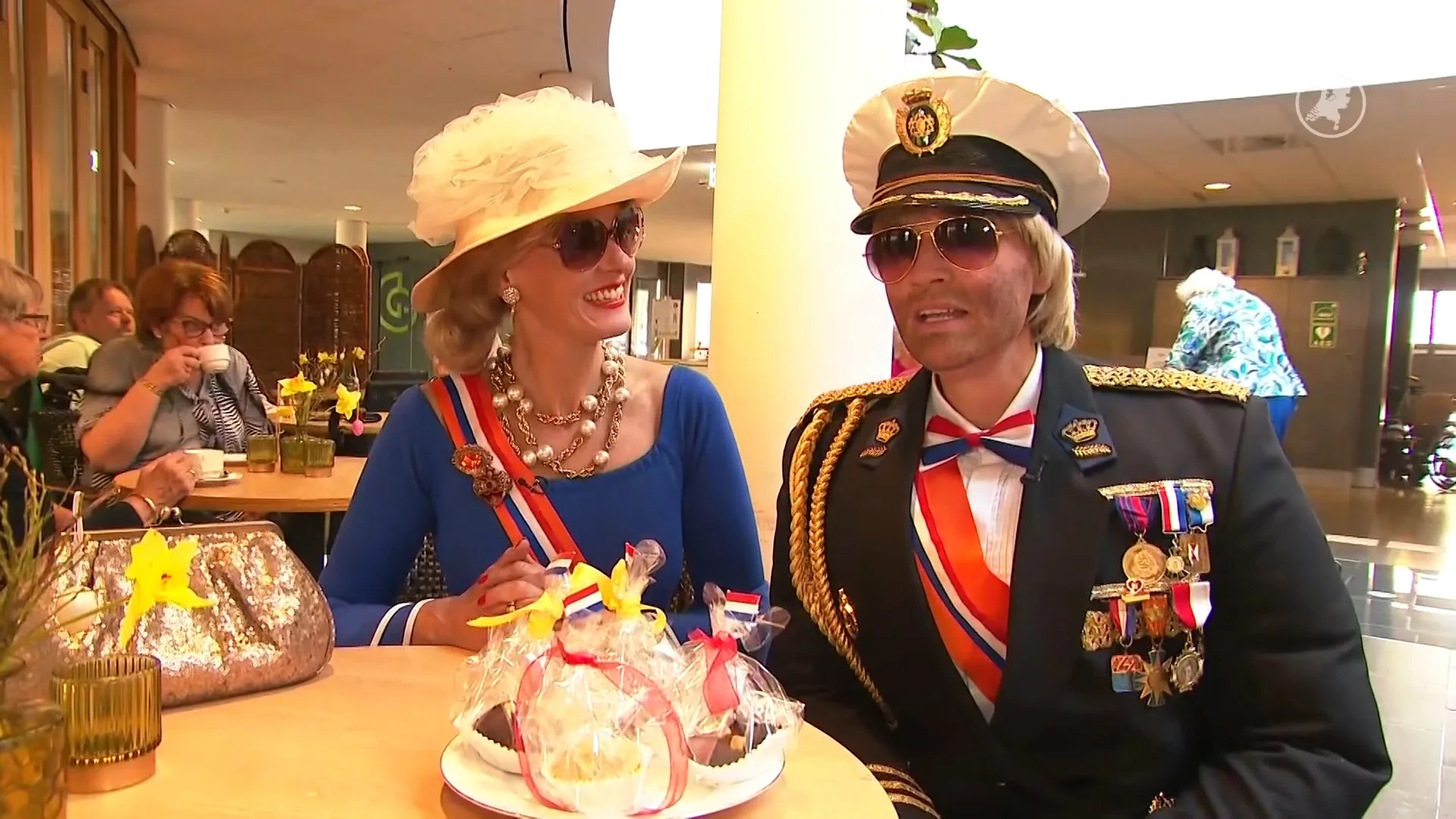 Dubbelgangers van koning en koningin lopen rond in Enschede