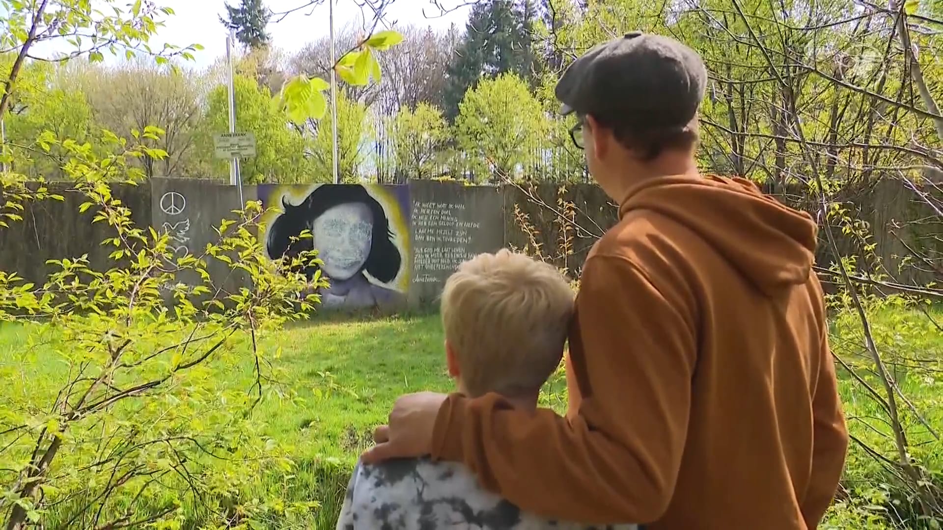 Gezicht van muurschildering van Anne Frank uitgewist