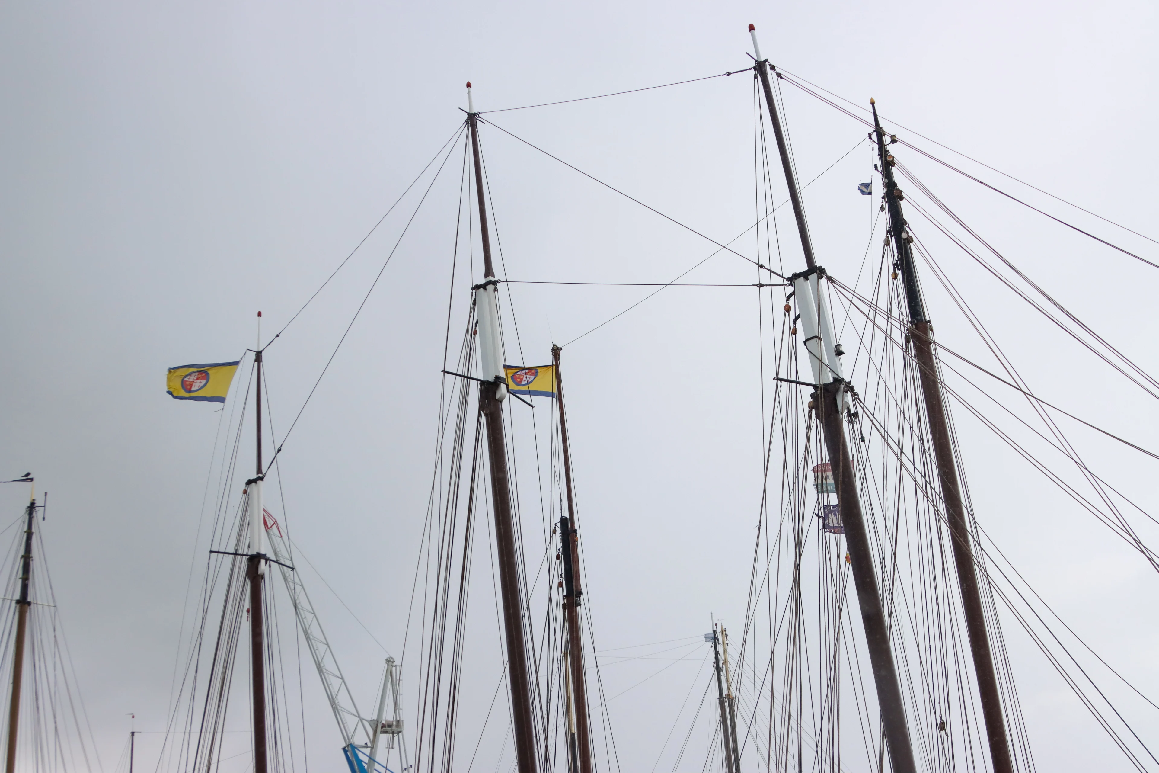 Mast breekt af van historisch zeilschip met twintig kinderen aan boord