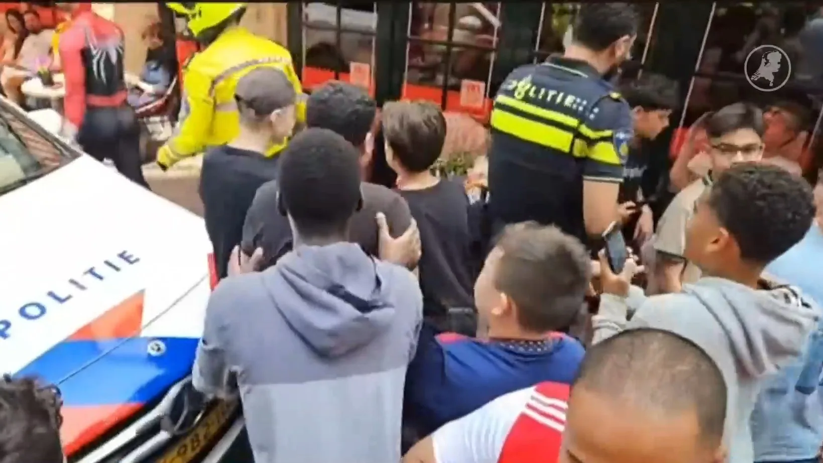 Chaos bij 'ludieke actie' TikTokker in Amersfoort: vuurwerk en mishandeling