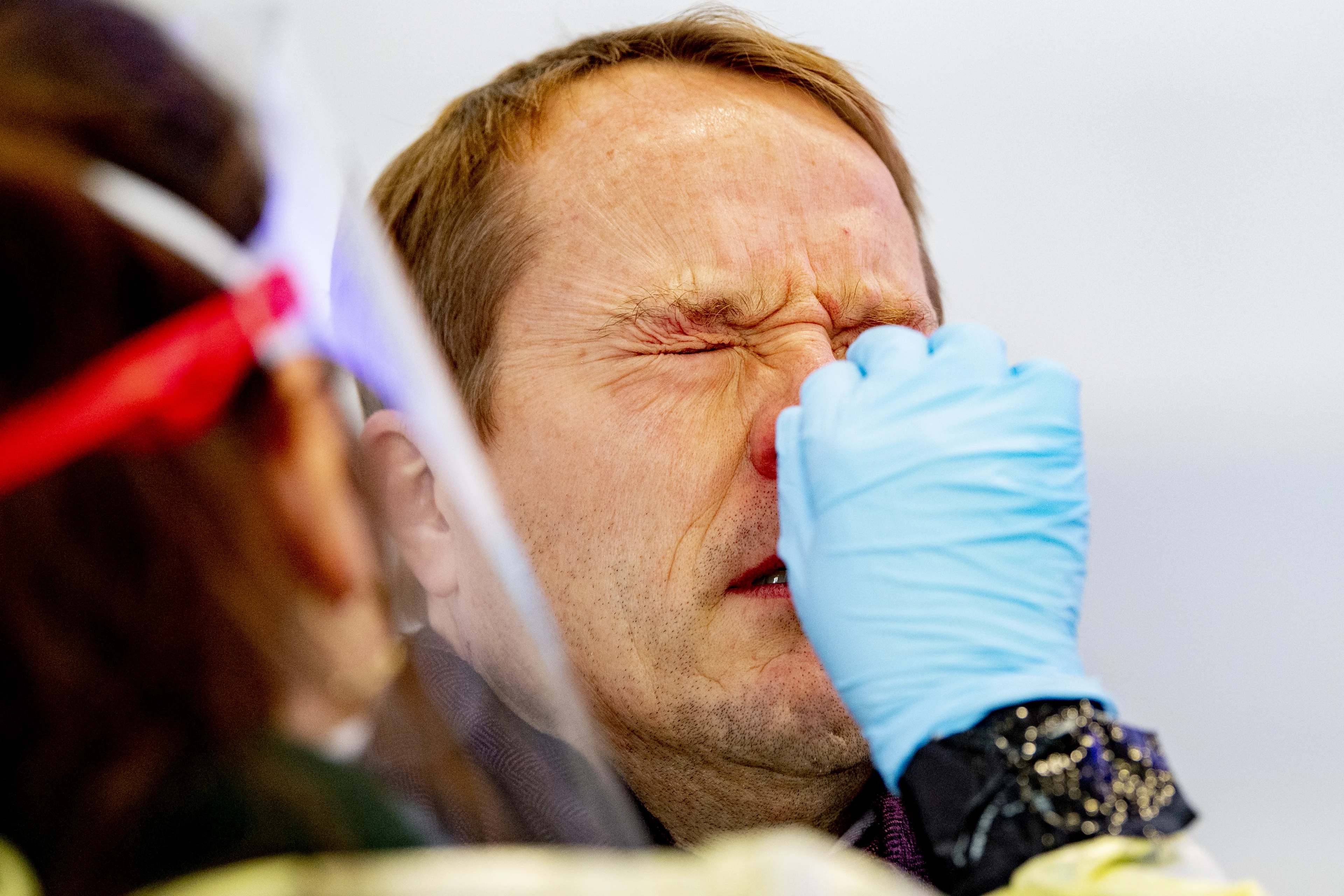 Aantal nieuw gemelde coronabesmettingen met 1490 gedaald
