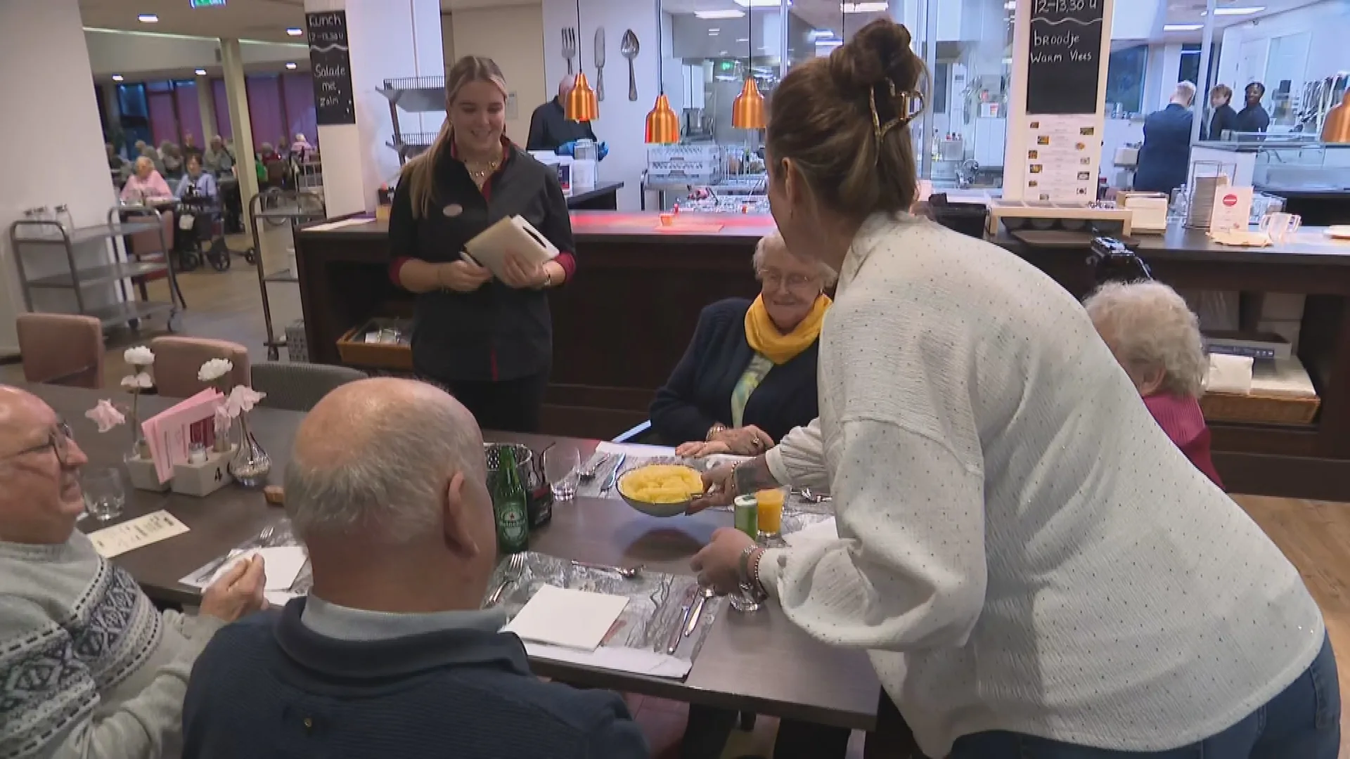 Appelmoes-verbod in verzorgingshuis schiet in verkeerde keelgat: 'Laat ons genieten'