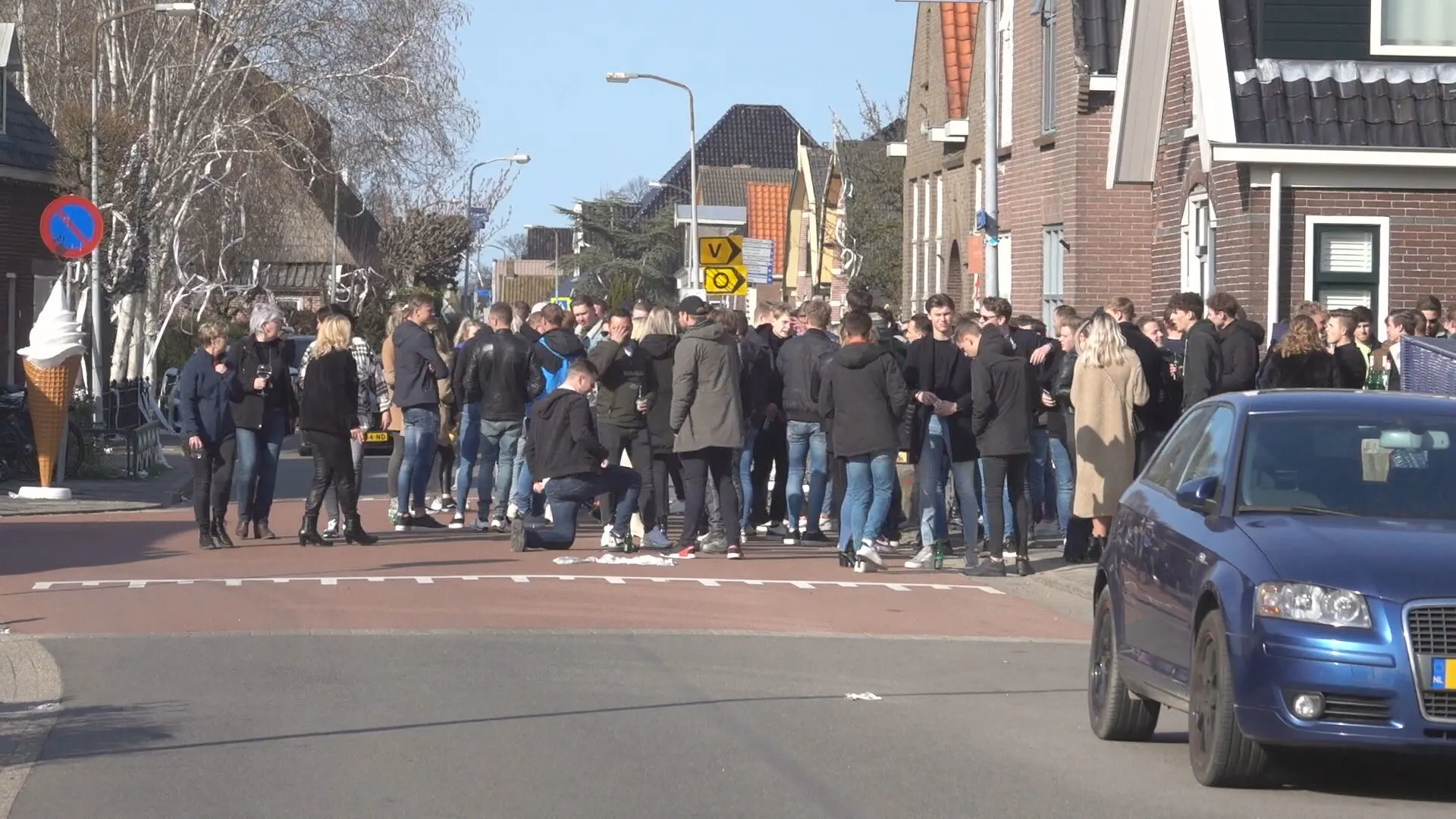 Straatfeest met honderden mensen in De Goorn beëindigd door politie