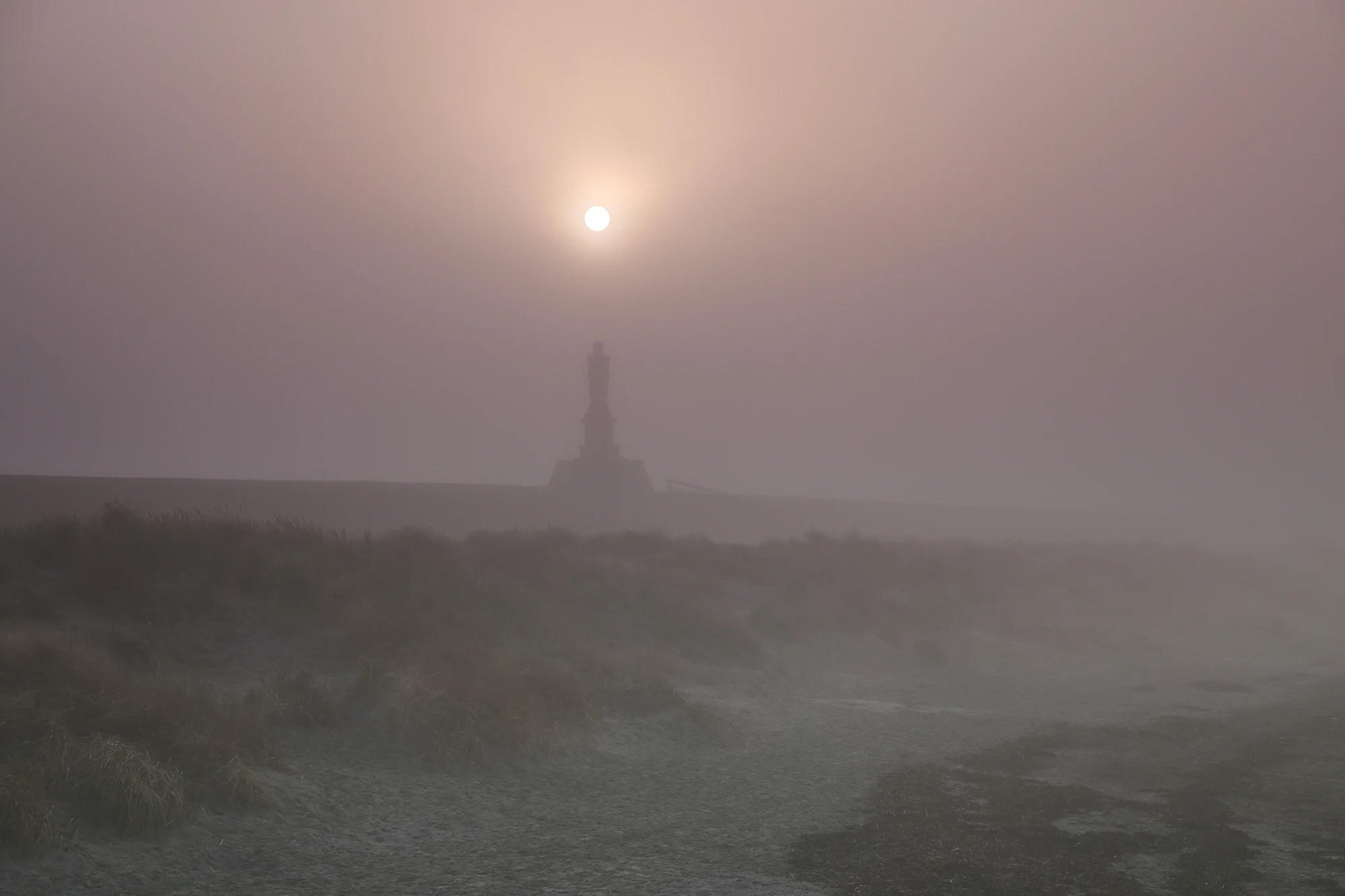 Grijs en kil in het noorden, zonnig en warmer in het zuiden