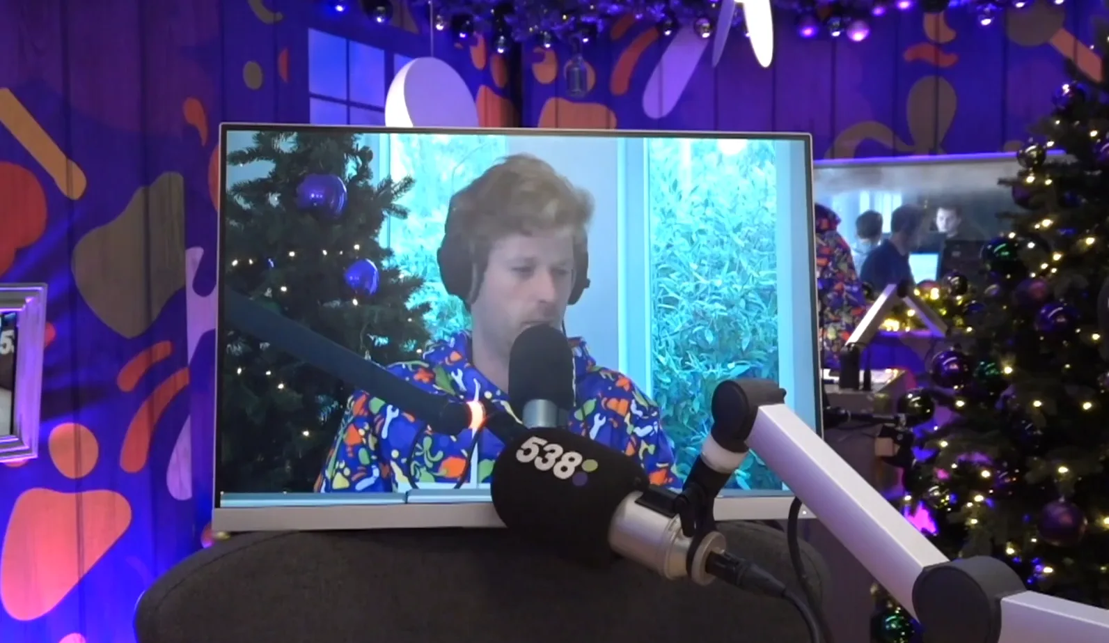 PEC-fan Wietze zingt voor 10.000 euro clublied van aartsrivaal tijdens Missie 538