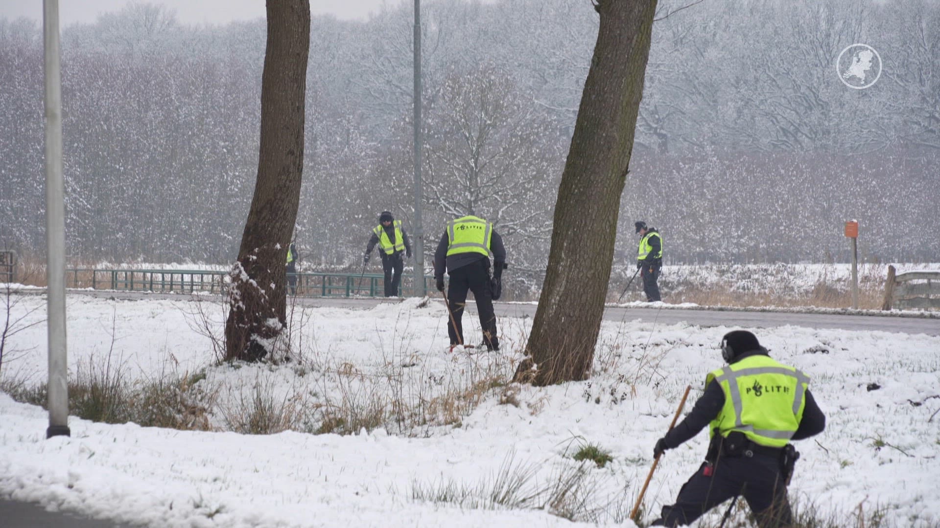 Politie zoekt met metaaldetectoren in Deurze in verband met kunstroof Assen