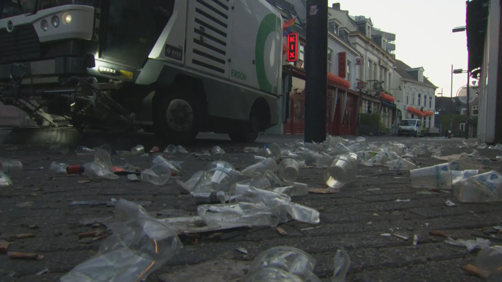 Puinruimen in Eindhoven na ouderwetse Koningsdag: 'Niet zo erg als met carnaval'