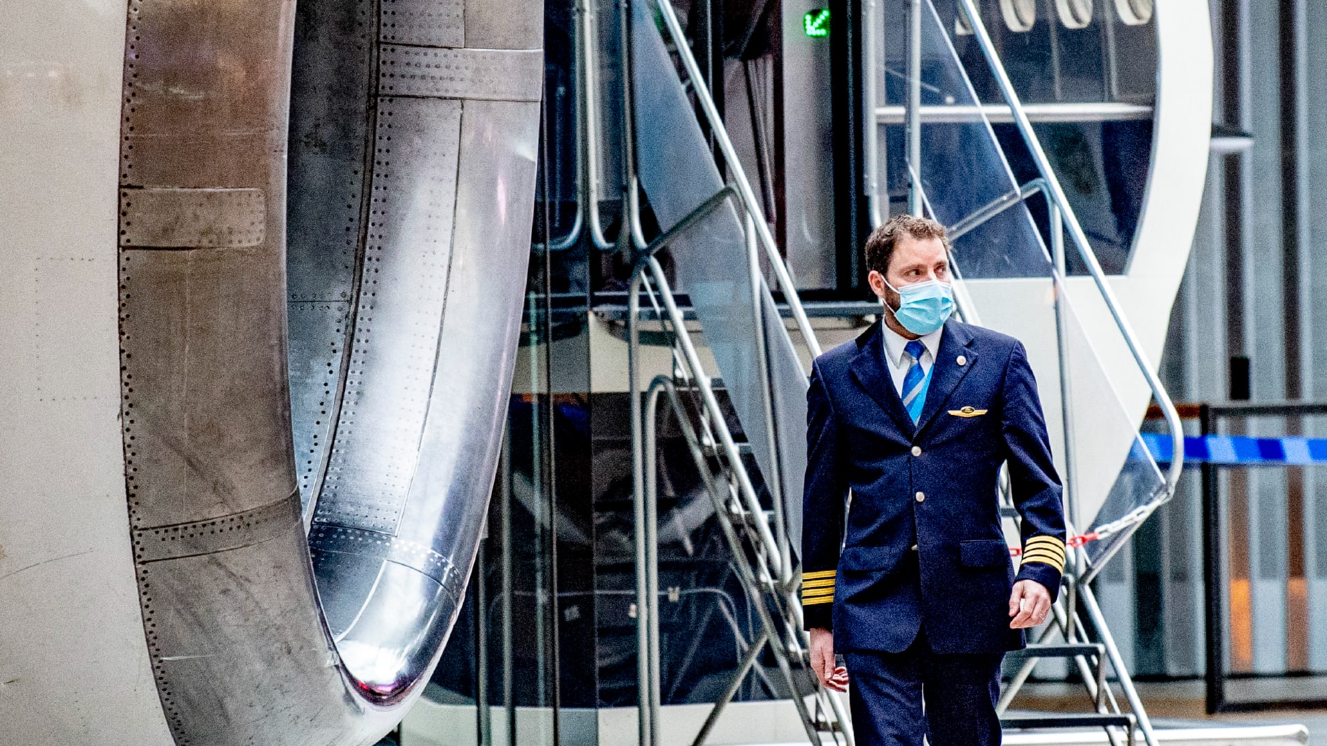 Piloot op Schiphol weigert blaastest en moet voor de rechter komen