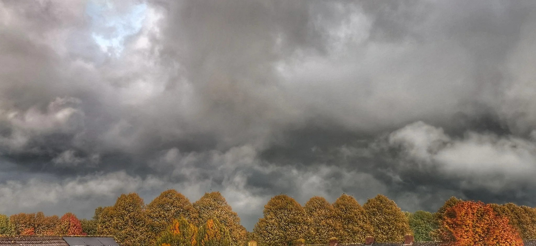 Grote verschillen in weer: onstuimig aan de kust, landinwaarts meer zon