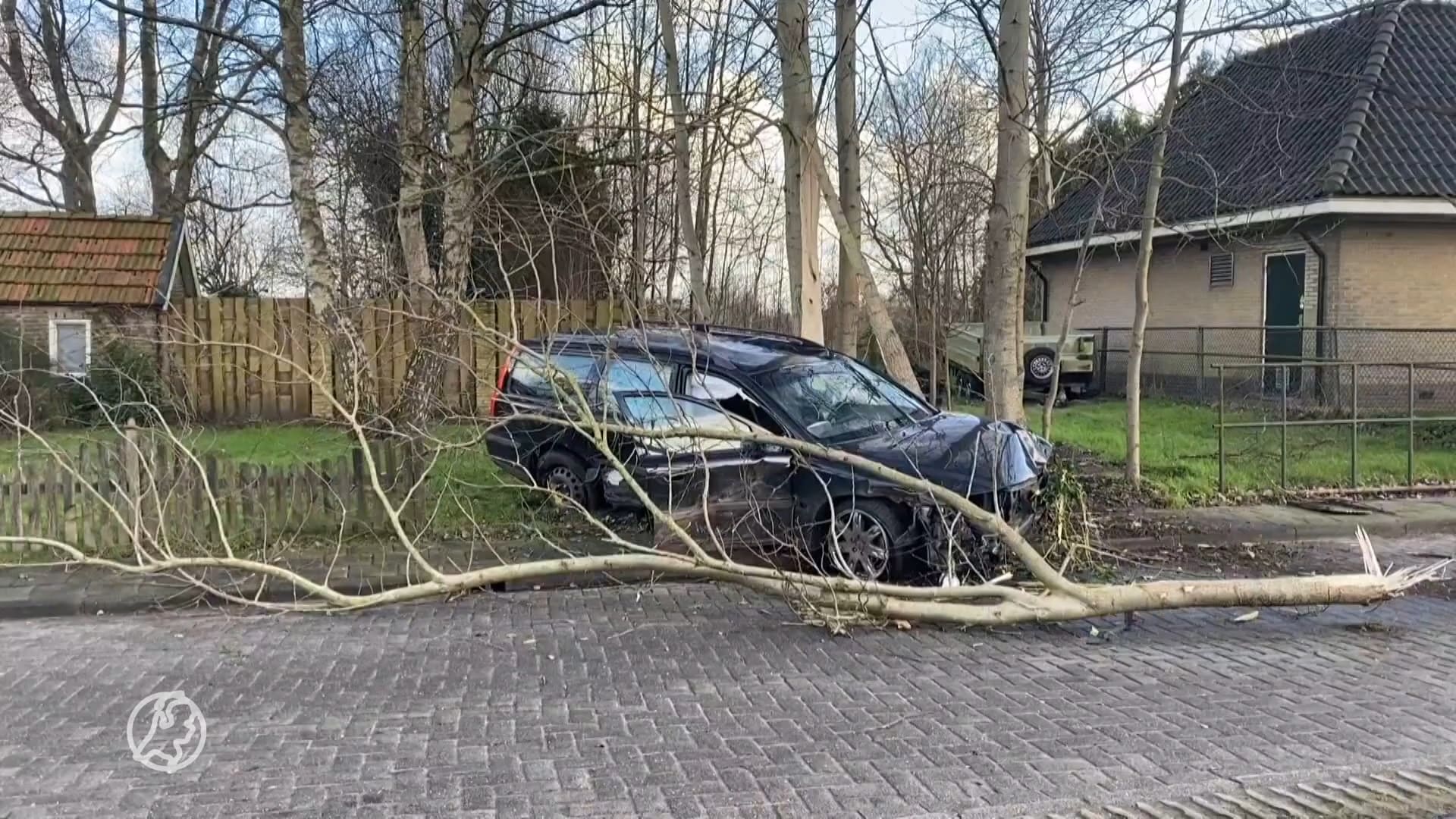 VIDEO: Auto met inbrekers crasht na politieachtervolging