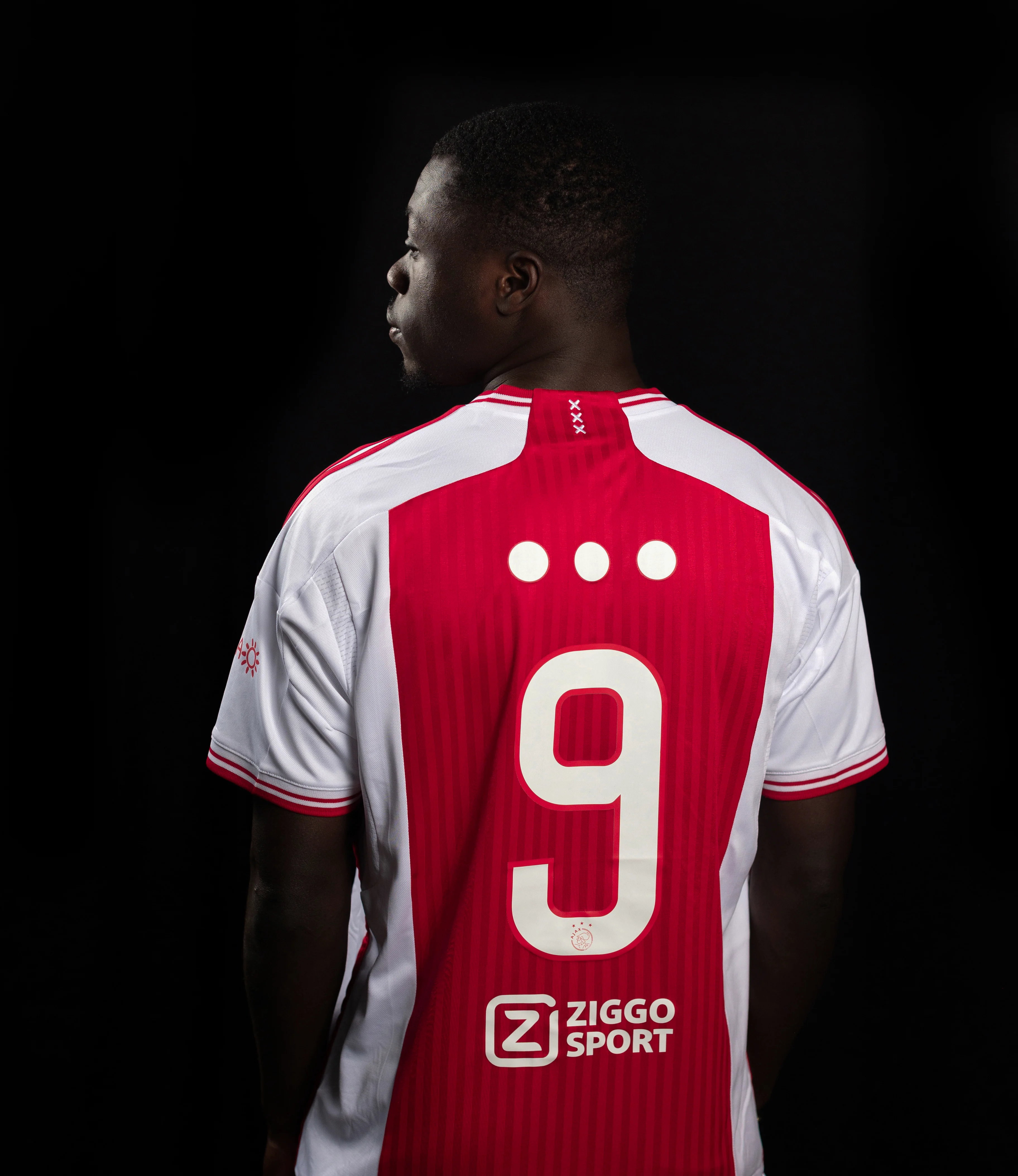 Ajax strijdt tegen online haat met AI en speciale wedstrijdshirts