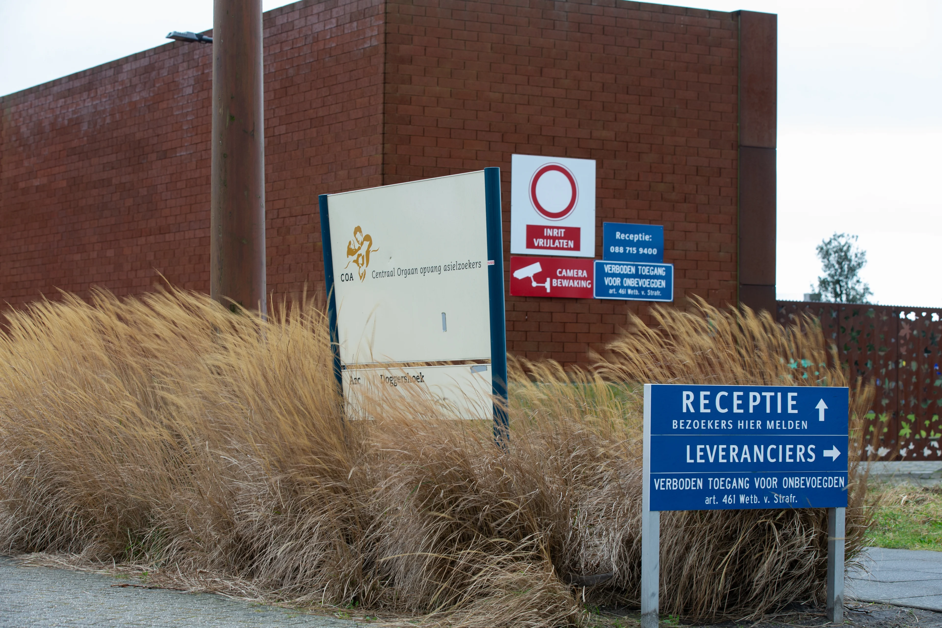 Grote politieactie in azc, arrestatie op 'buitenlands verzoek' verricht