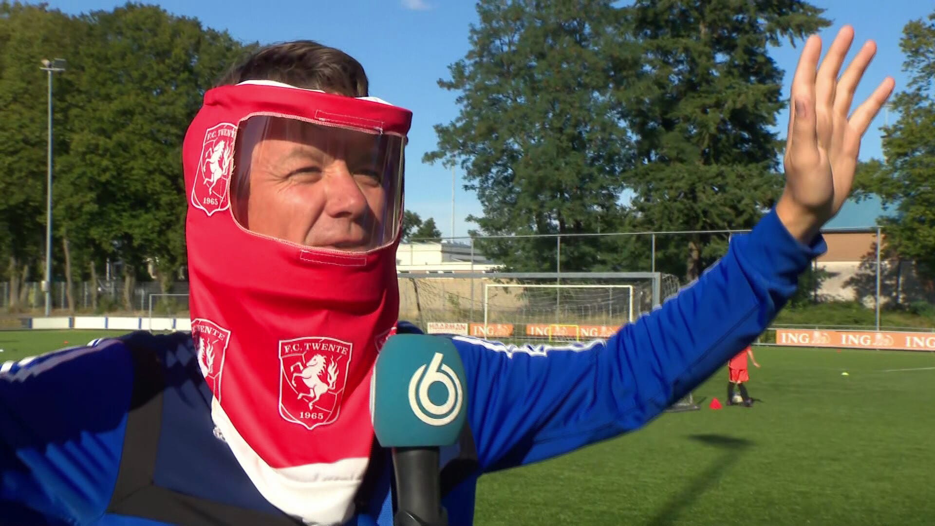 Weer juichen en zingen in een voetbalstadion moet kunnen met deze speciale beschermkap