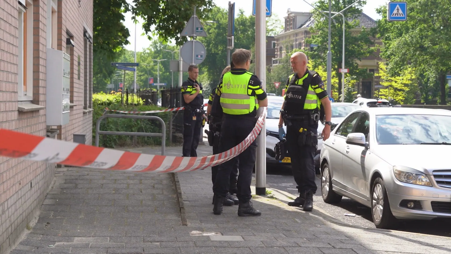Politie vindt zwaargewonde man in Zwolse woning na eerdere melding over steekpartij in winkelcentrum